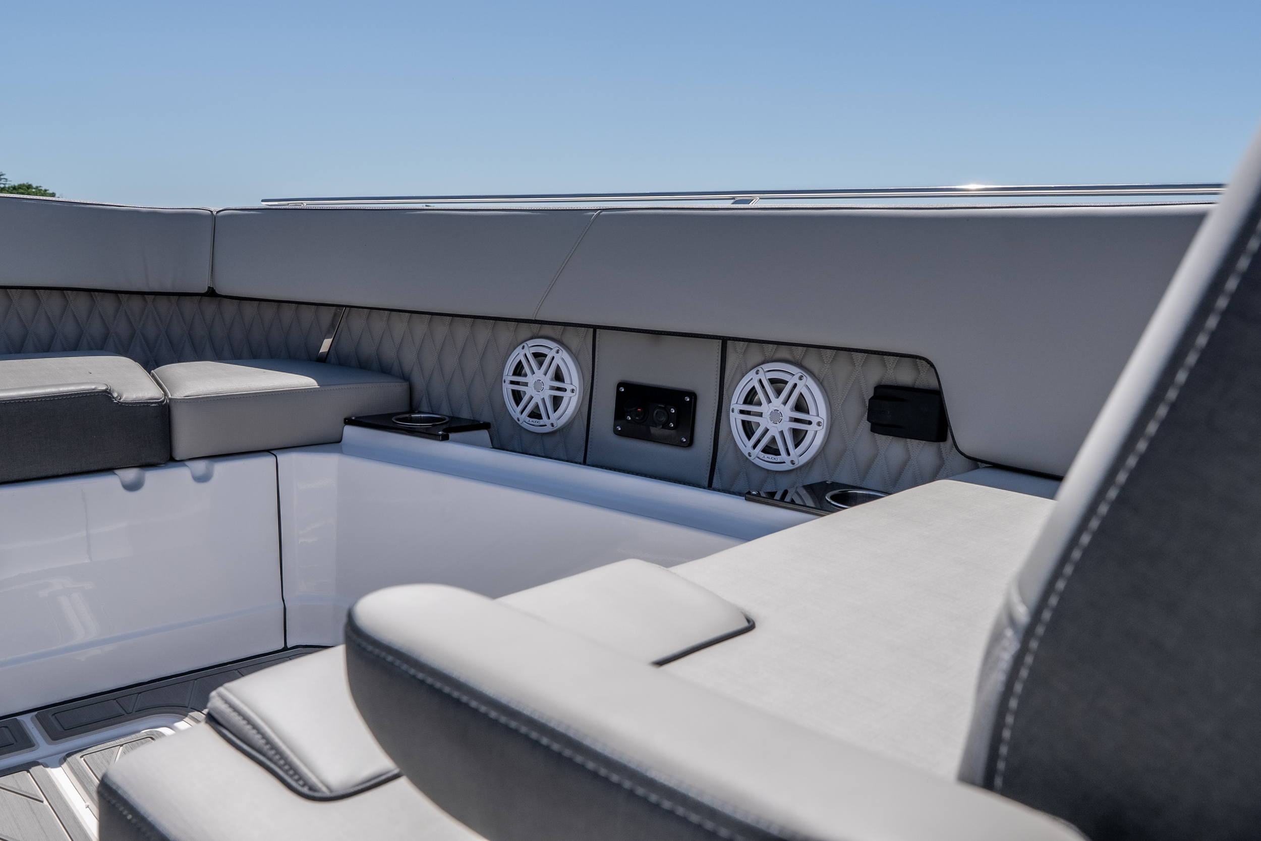 2027 Monterey 385SS - Image 43