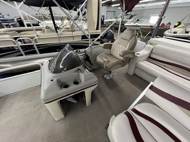 1997 SUN TRACKER PARTY BARGE 21 - Image 9