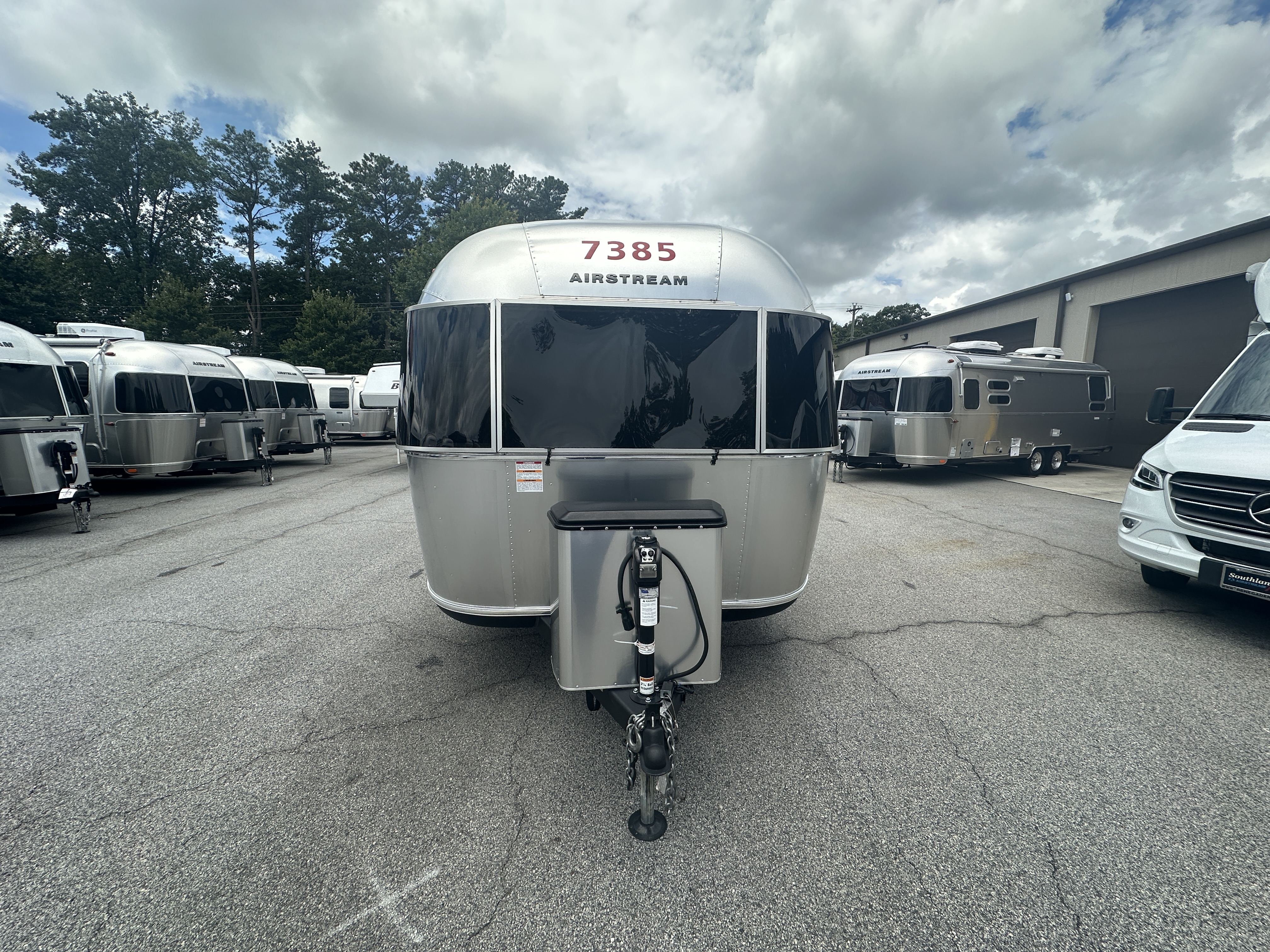2024 Airstream Bambi 22FB - Image 8