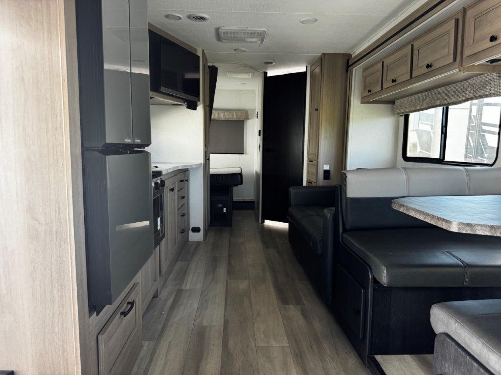 2026 Forest River Sunseeker LE 2550DSLE - Image 10