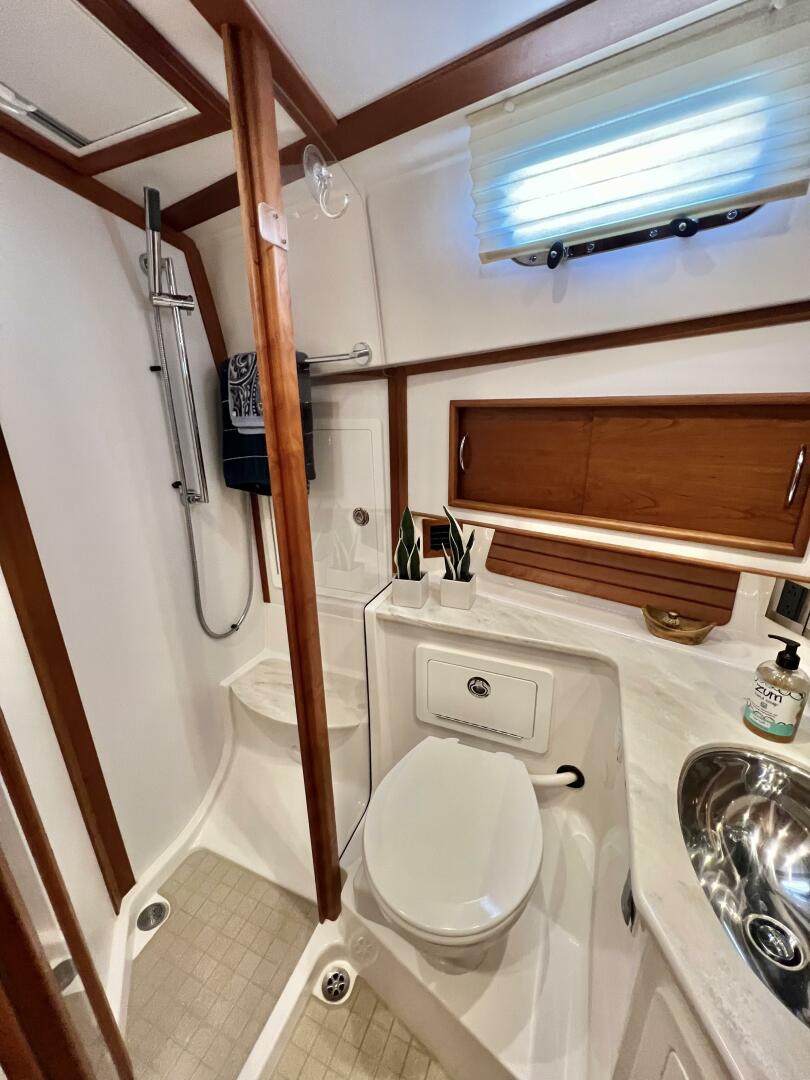 2017 Sabre 48 Salon Express - Image 31