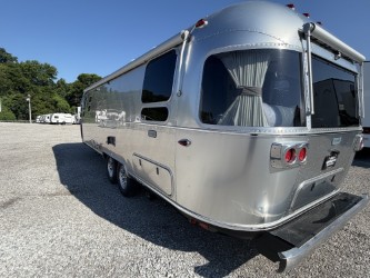2026 AIRSTREAM CLASSIC 28RBT - Image 3