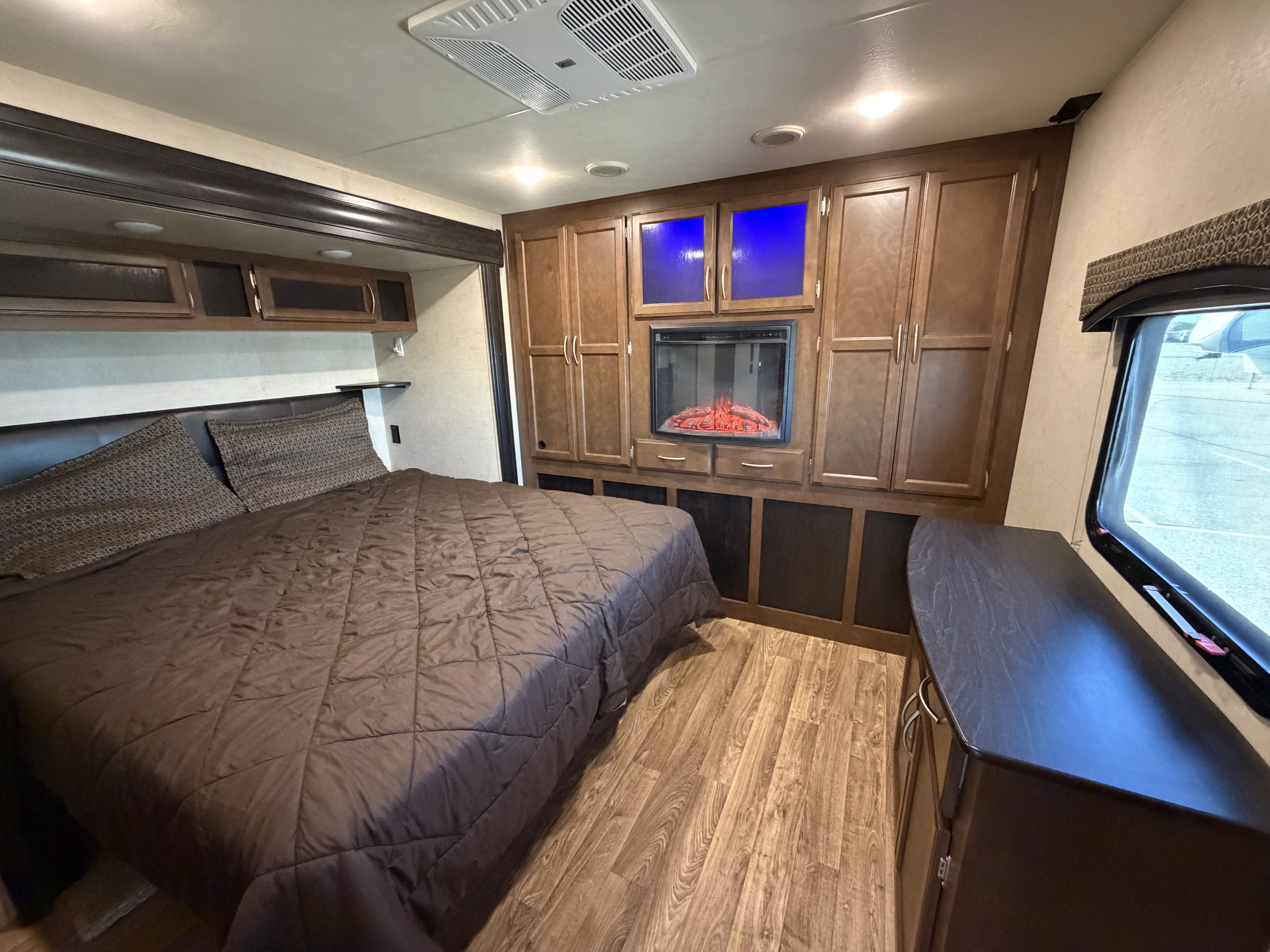 2018 VENTURE RV SPORT TREK TOURING 336 VRK - Image 14