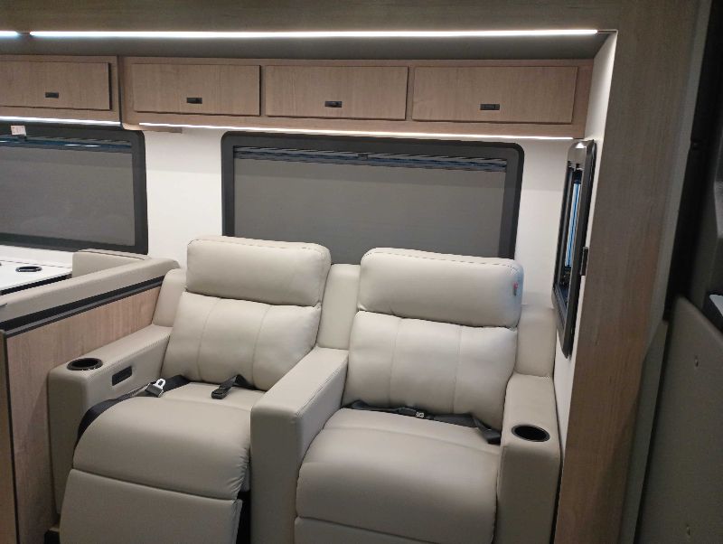 2026 Grand Design Lineage Series F 31ZW - Image 10