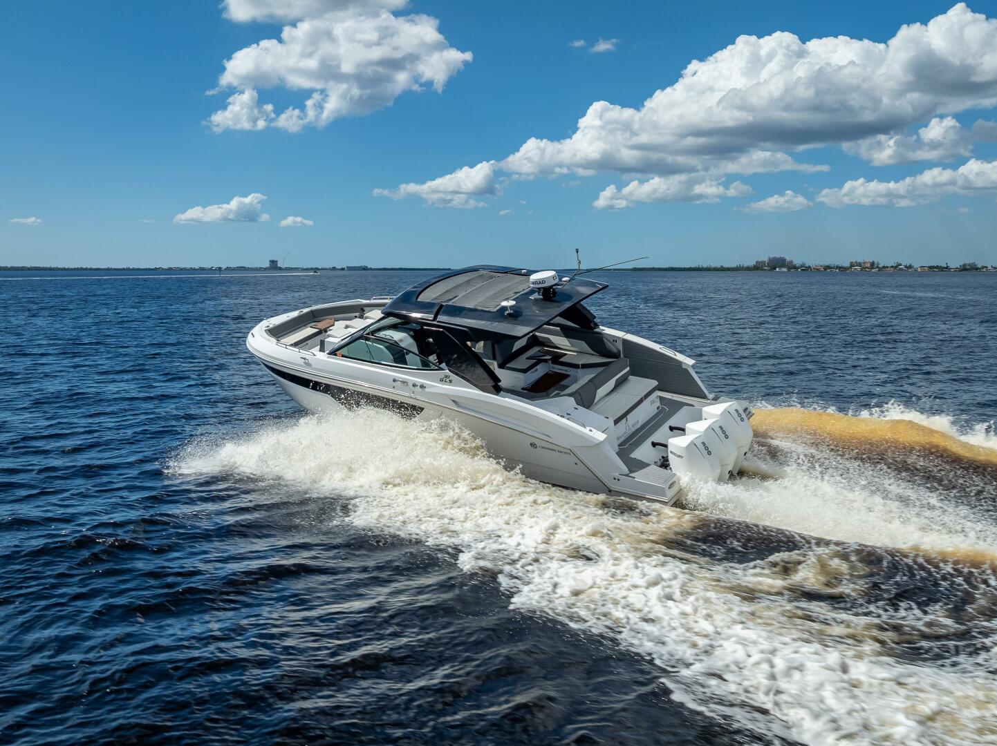 2022 Cruisers Yachts GLS OB - Image 6
