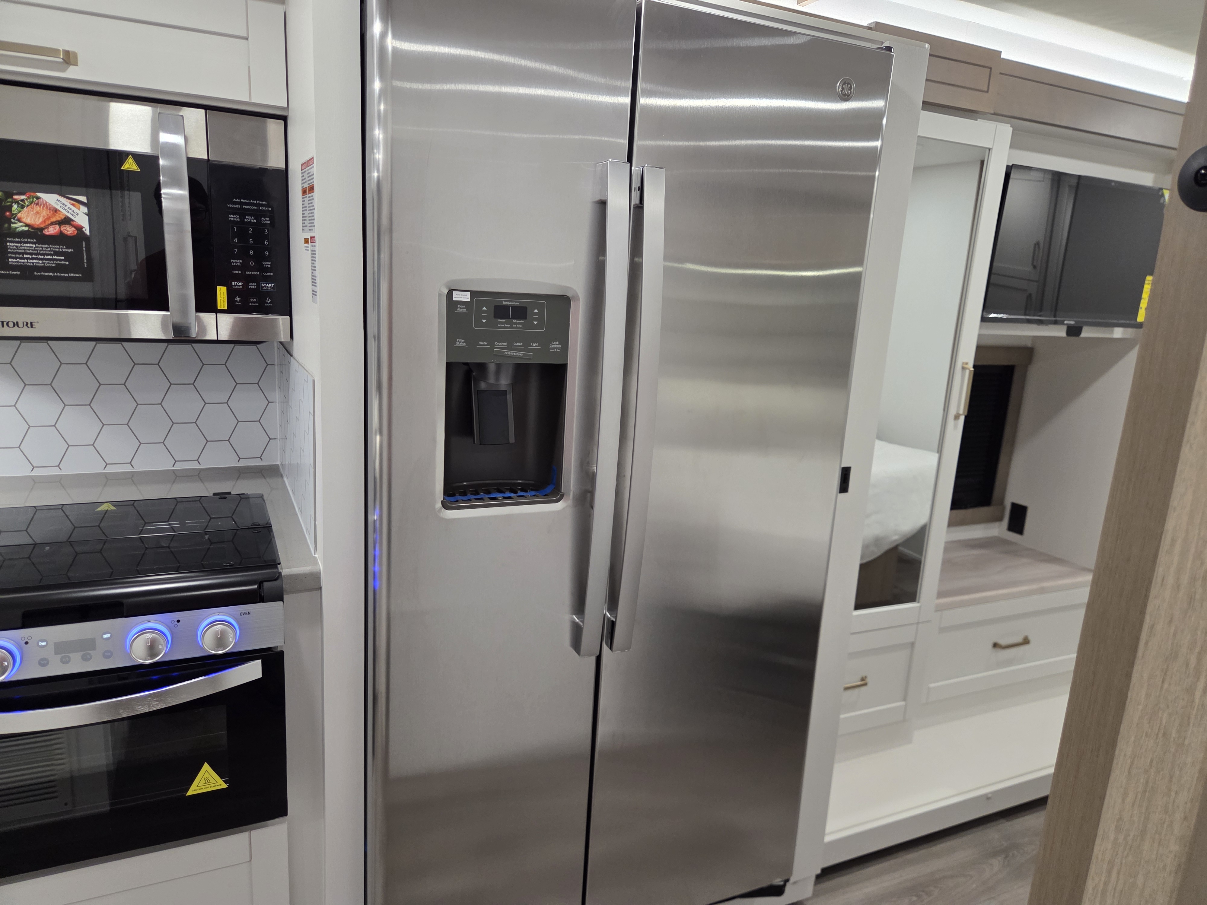 2027 Jayco Precept 36C - Image 12
