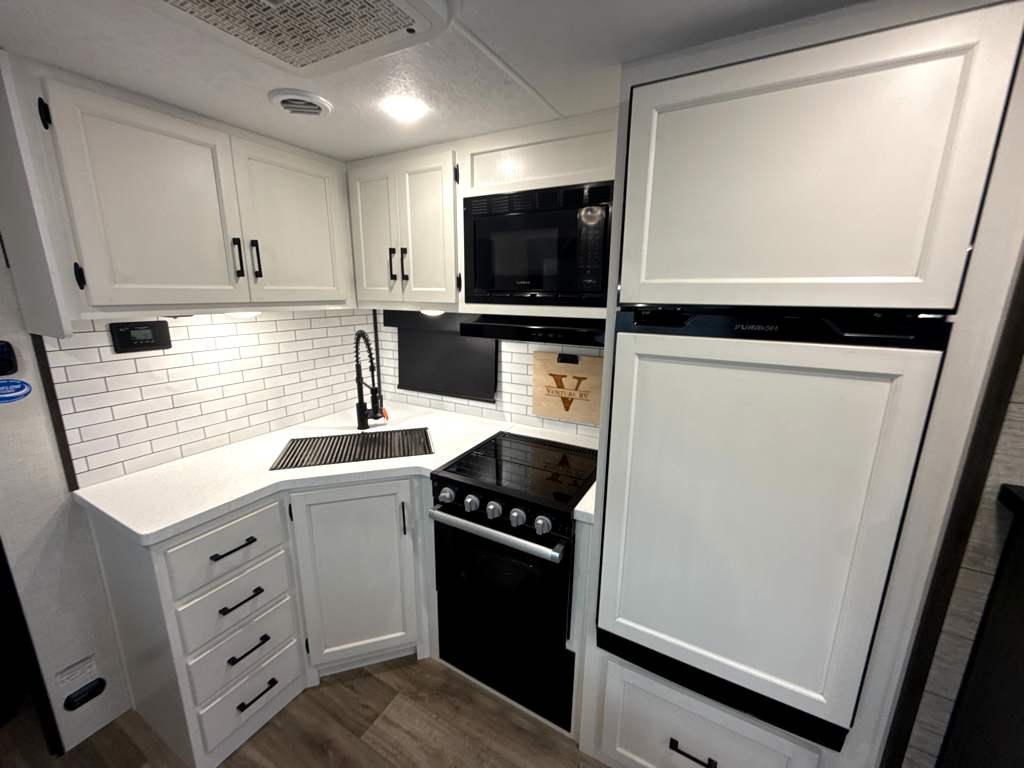2025 VENTURE RV SPORTTREK 292VRB - Image 10