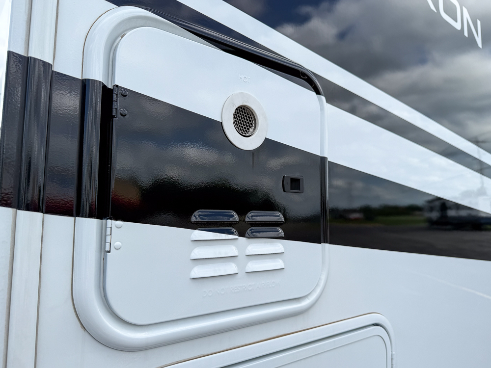 2025 THOR MOTORCOACH 24FB - Image 10