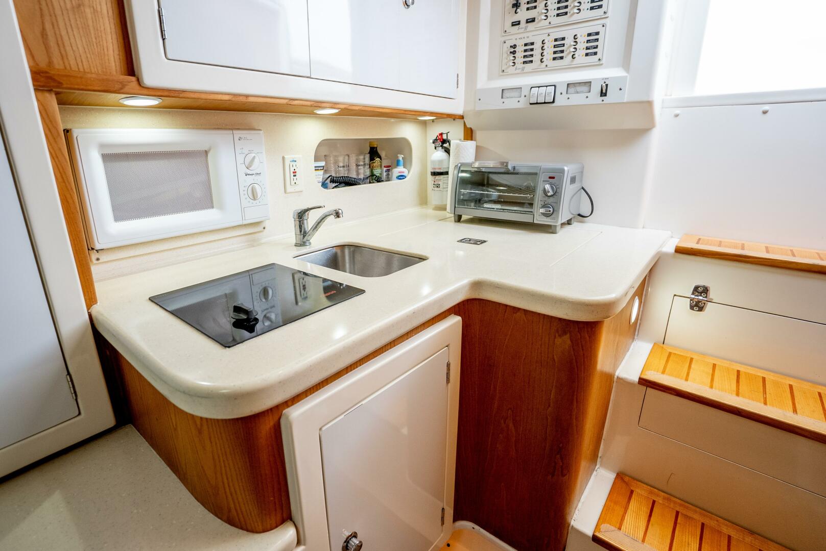 2004 Stolper 38 Express - Image 23