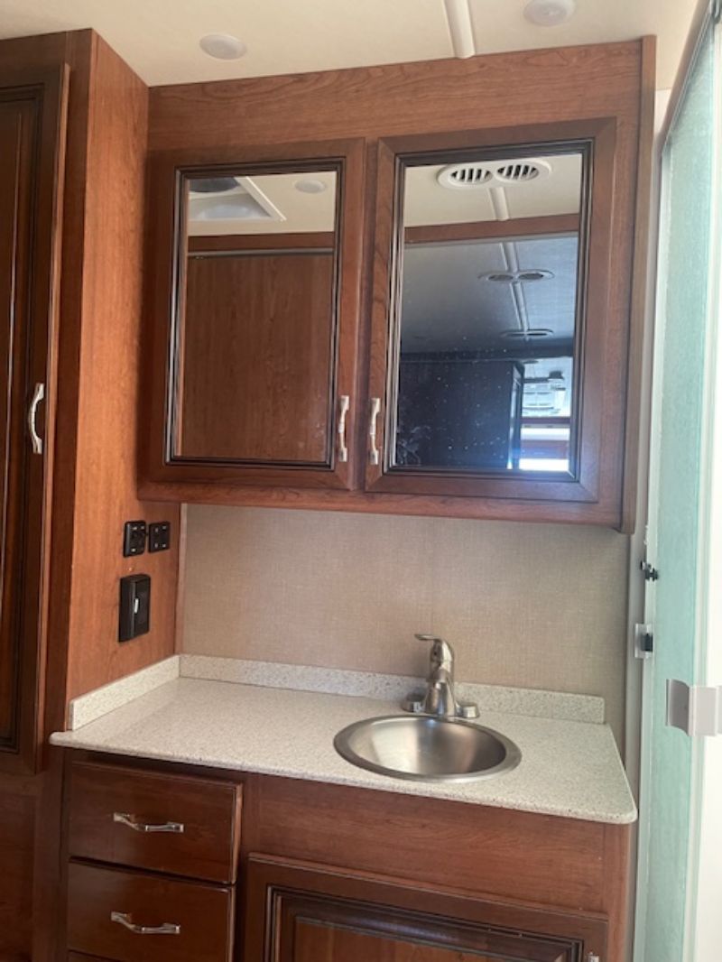 2017 Holiday Rambler Vacationer XE 34S - Image 18