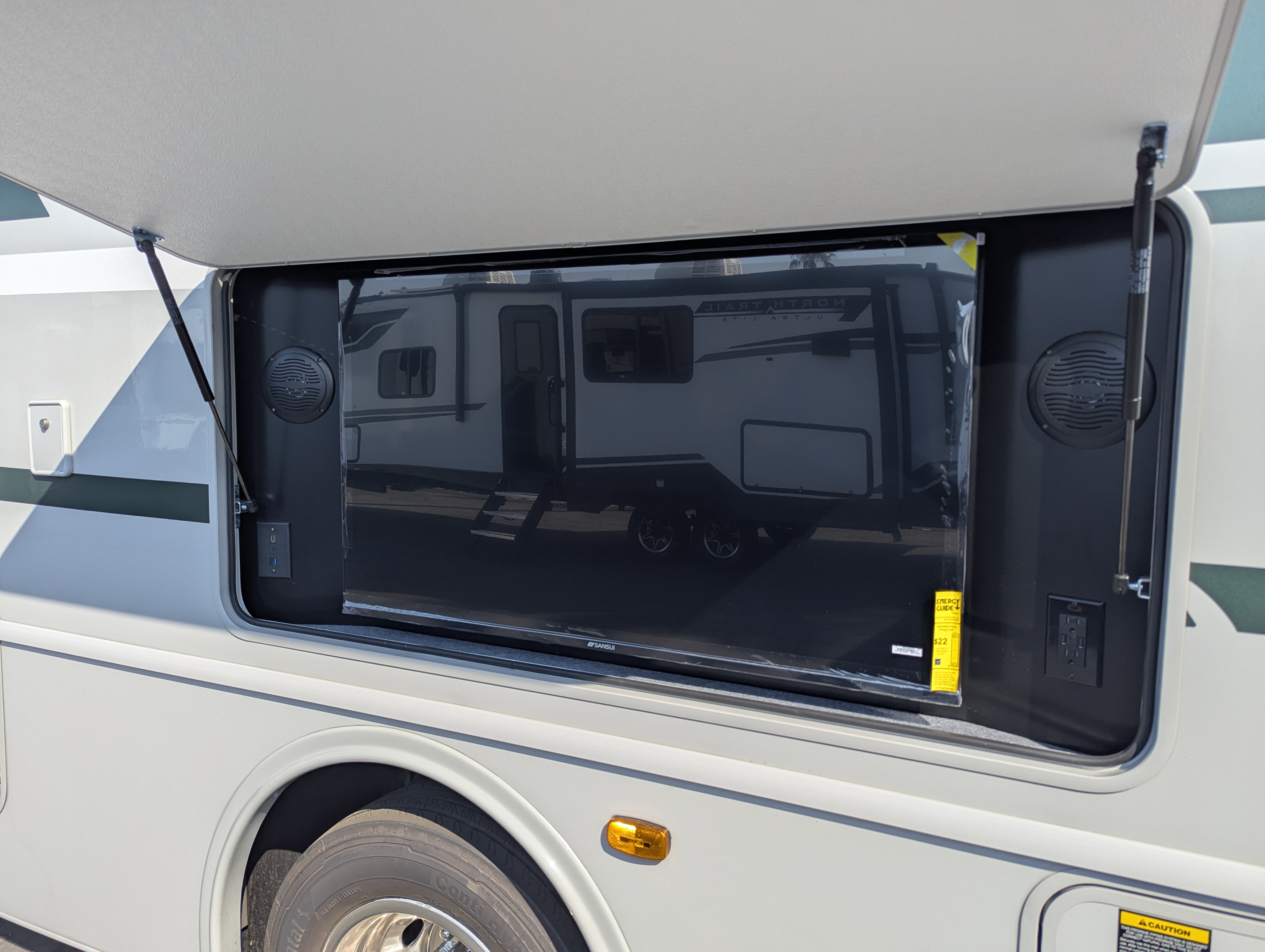 2026 Fleetwood Flair 29M - Image 7