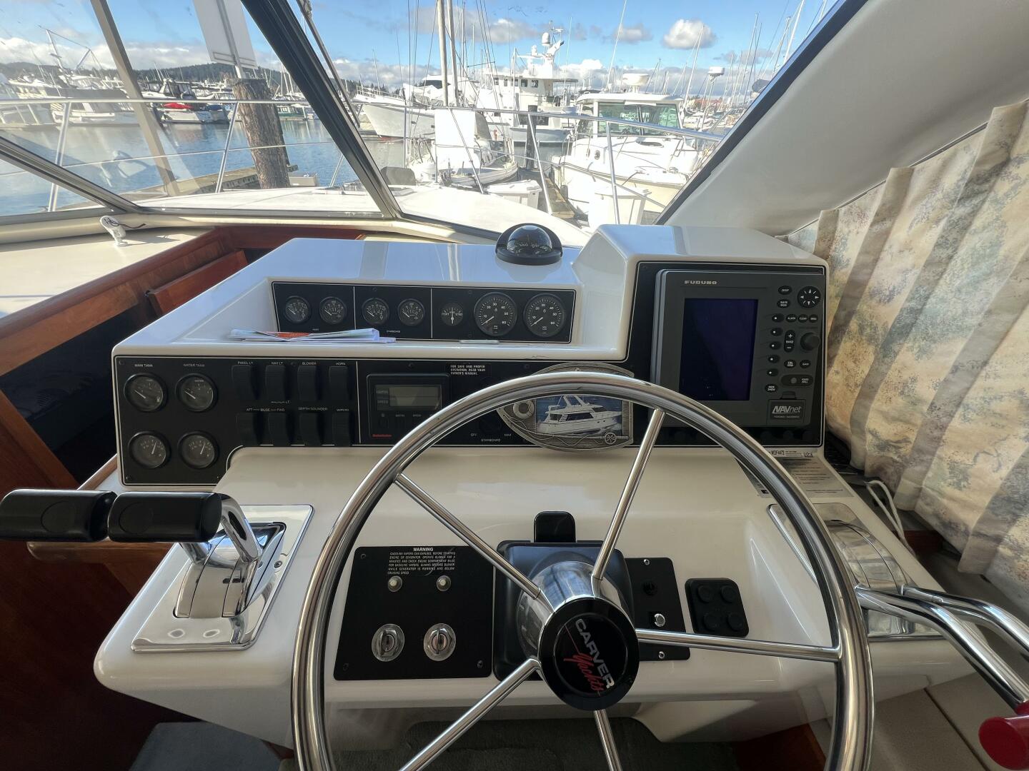 1994 Carver 370 Voyager - Image 5