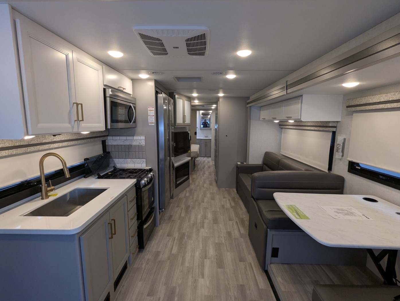2026 Thor Motor Coach Windsport 35G - Image 7