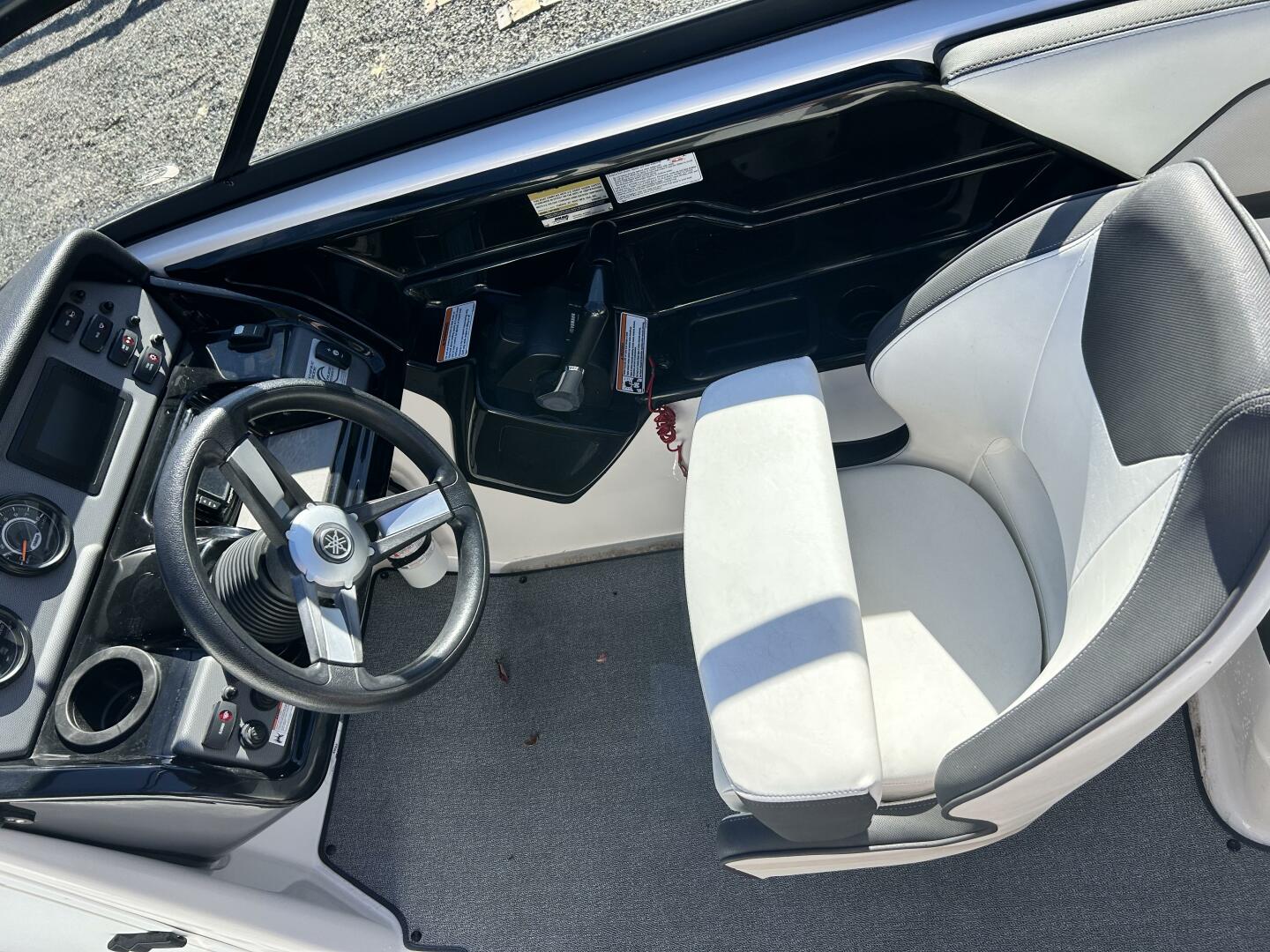 2019 Yamaha Boats AR210 - Image 8