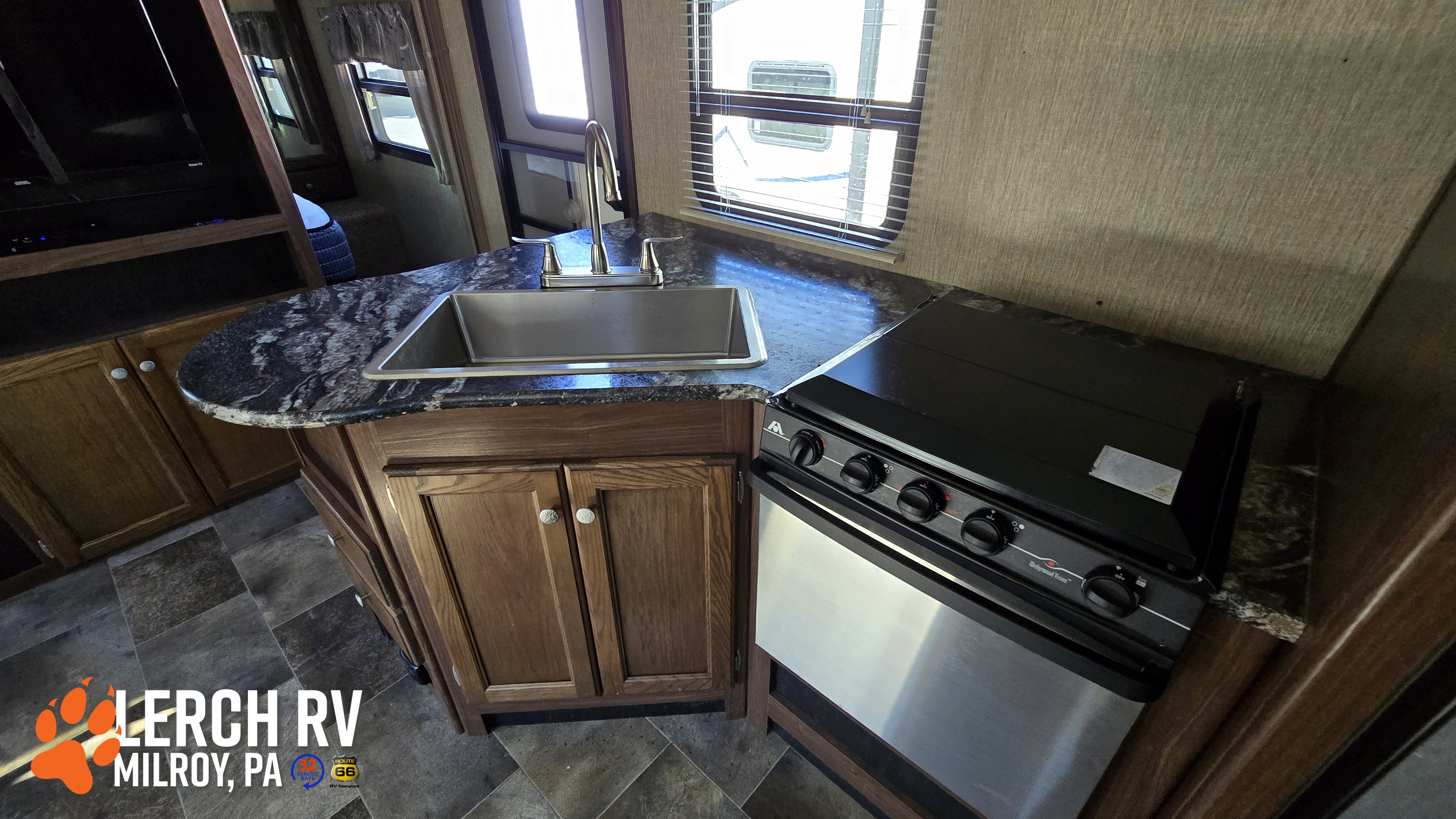 2017 KEYSTONE SPRINTER CAMPFIRE 26RB - Image 17