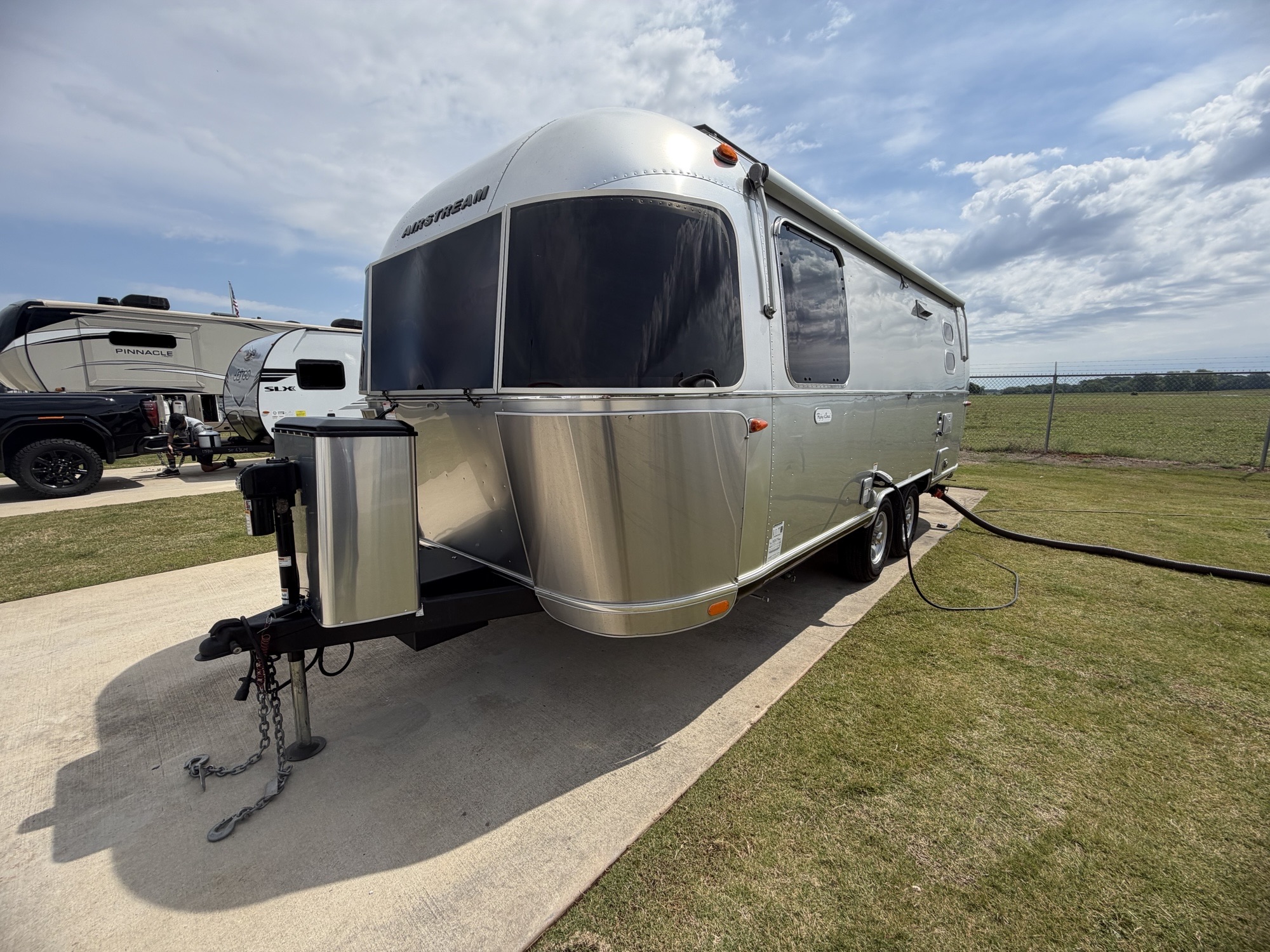 2024 AIRSTREAM FLYING CLOUD 23FB - Image 3