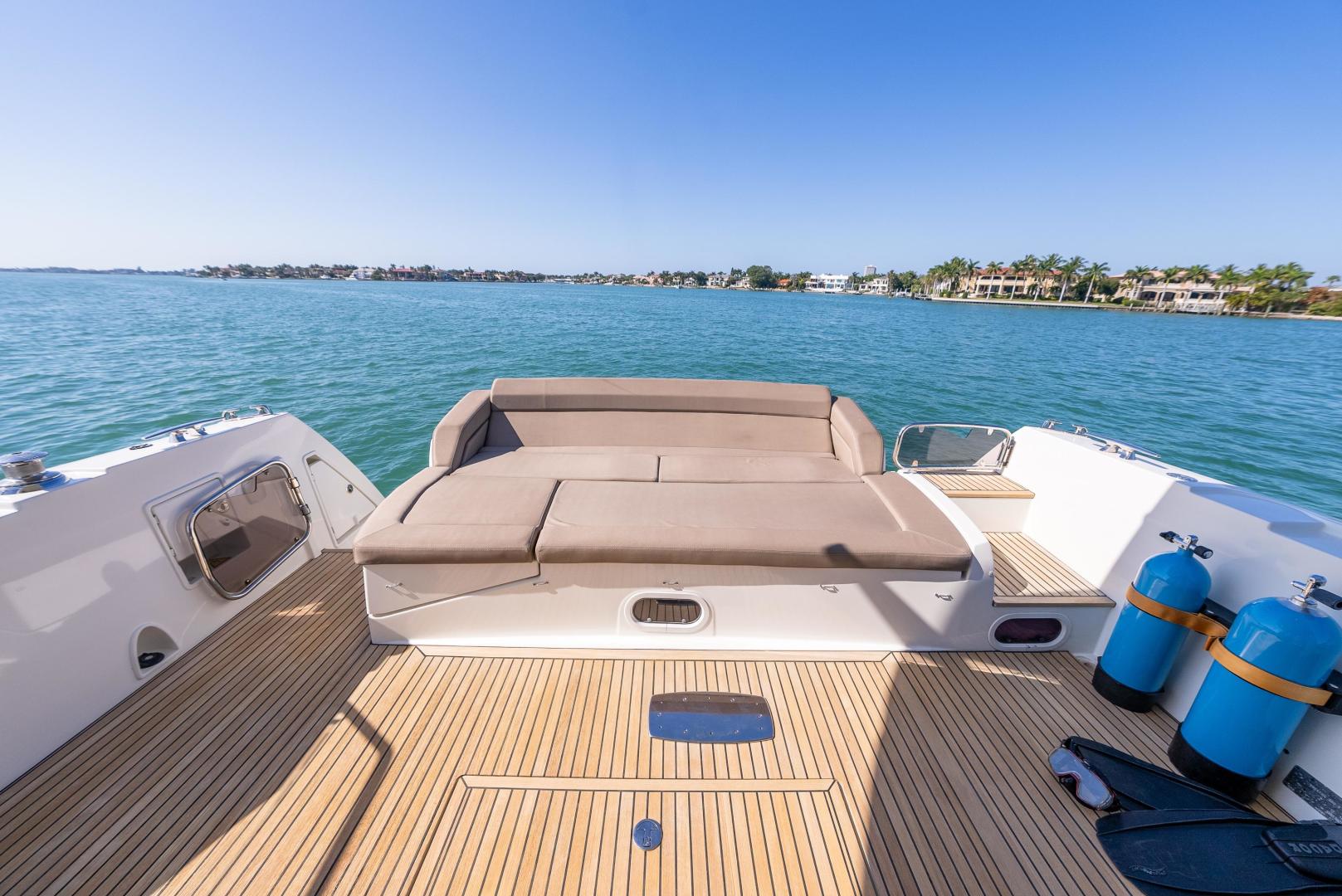 2016 Prestige 550 S - Image 12
