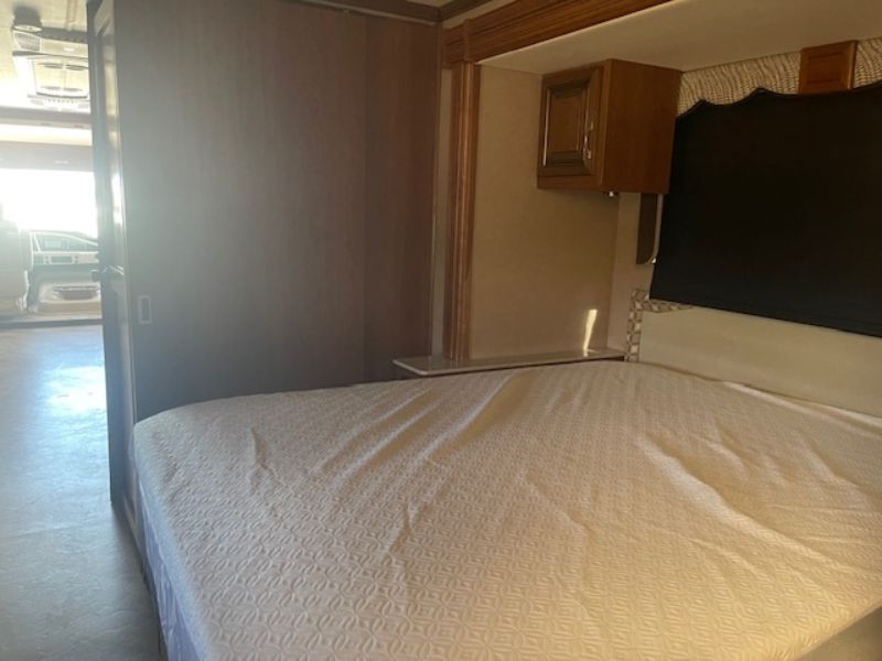 2017 Holiday Rambler Vacationer XE 34S - Image 19