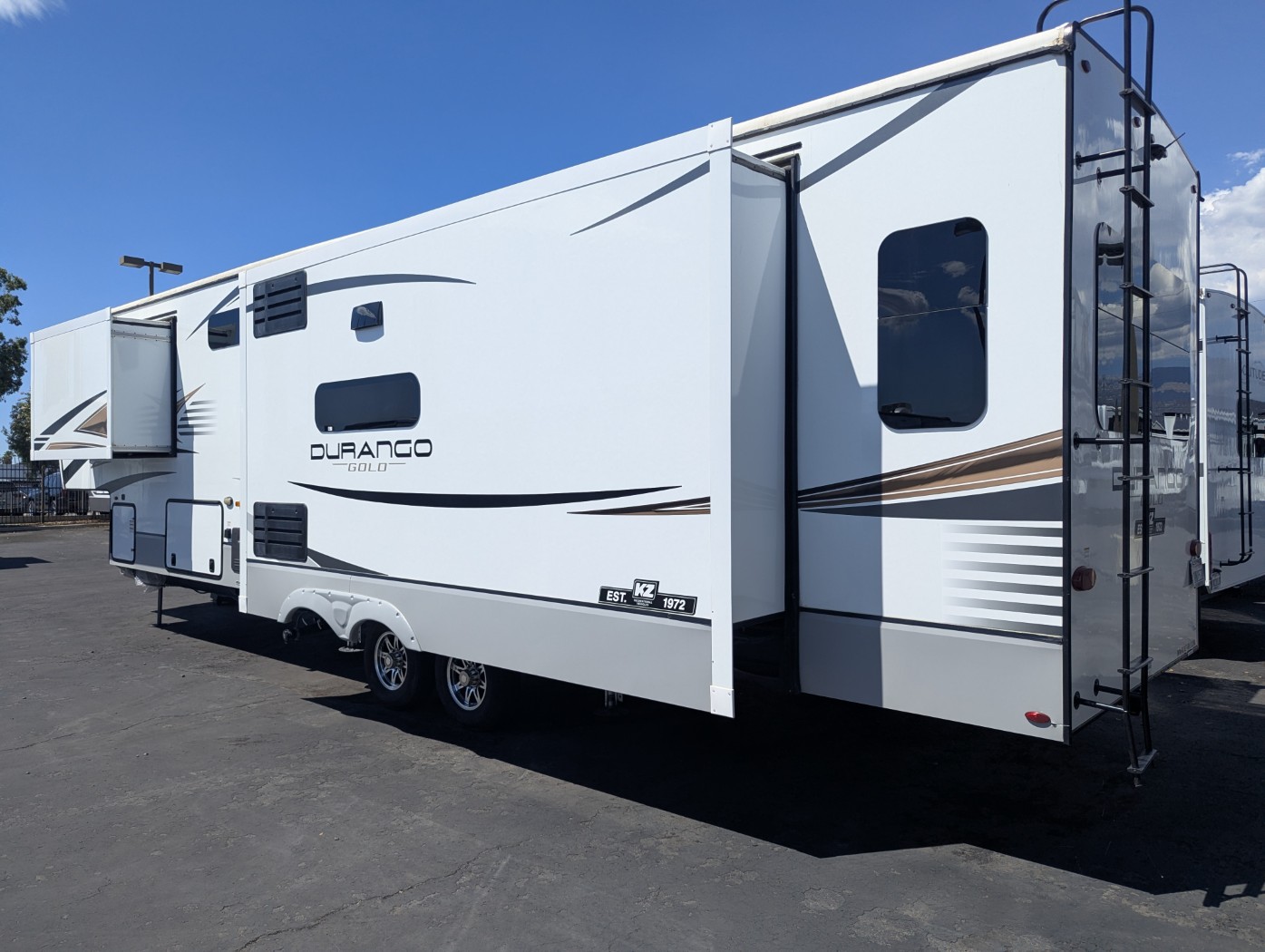 2023 KZ RV Durango Gold G383RLQ - Image 5