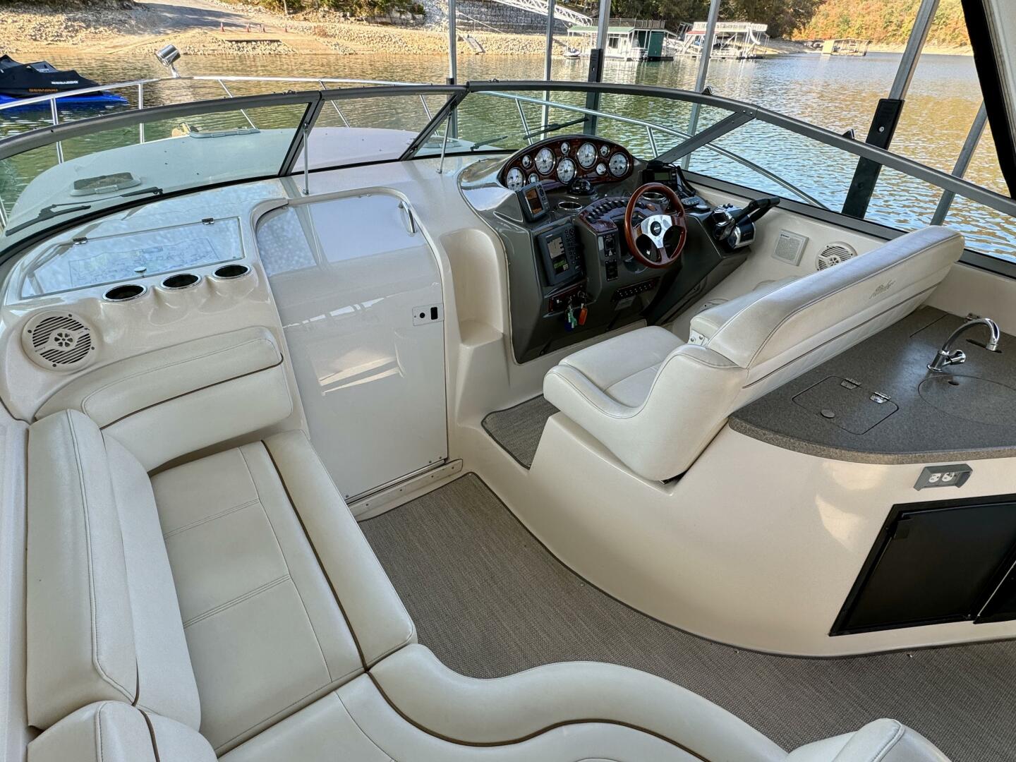 2004 Rinker 342 Fiesta Vee - Image 20