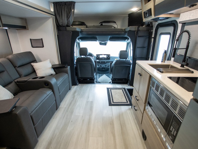 2025 Forest River Sunseeker 2400BDS - Image 21