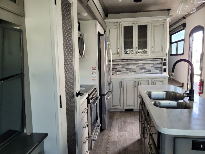 2021 Keystone Montana 3813MS - Image 11