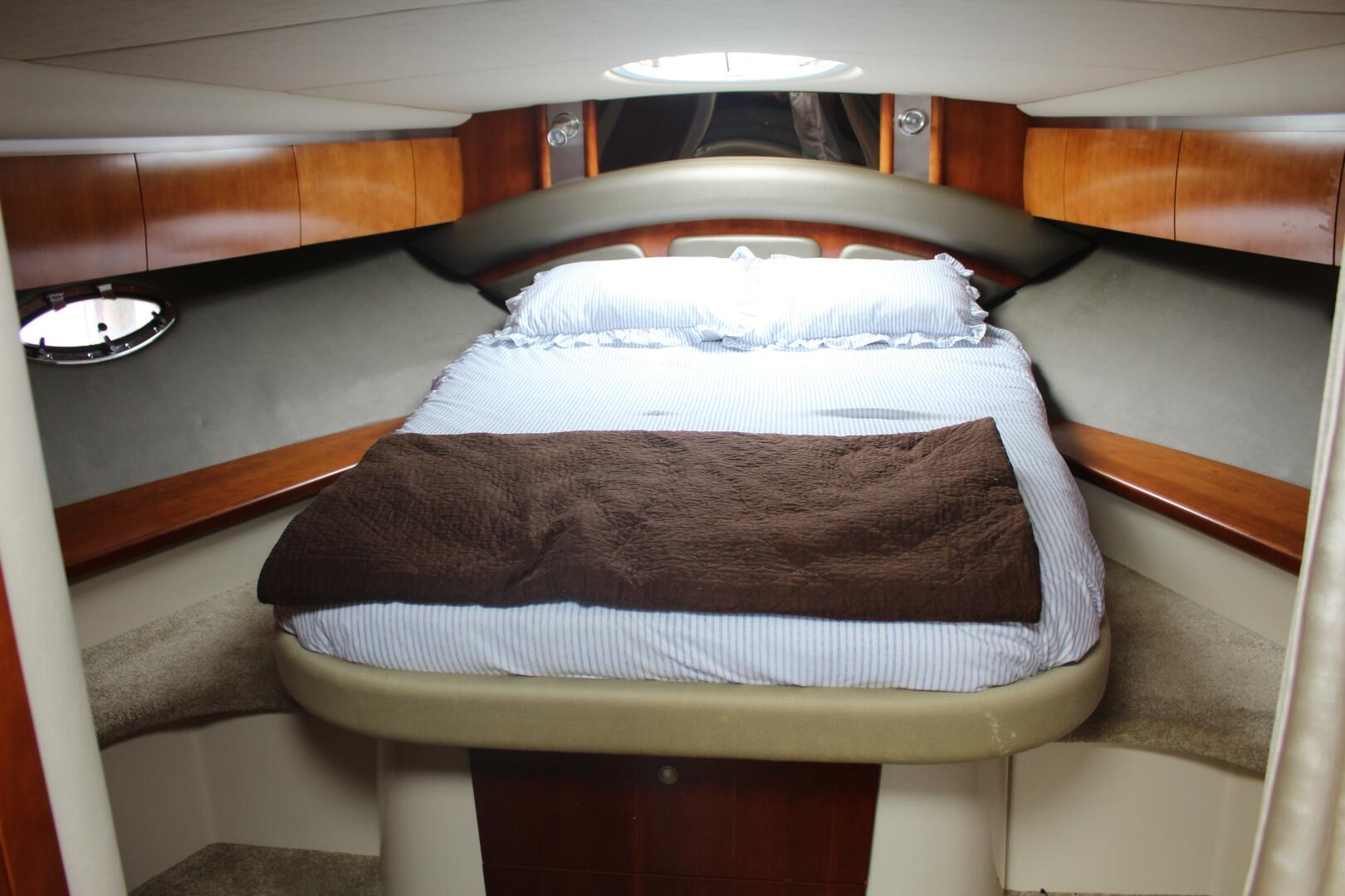 2007 Cruisers Yachts 420 Express - Image 30