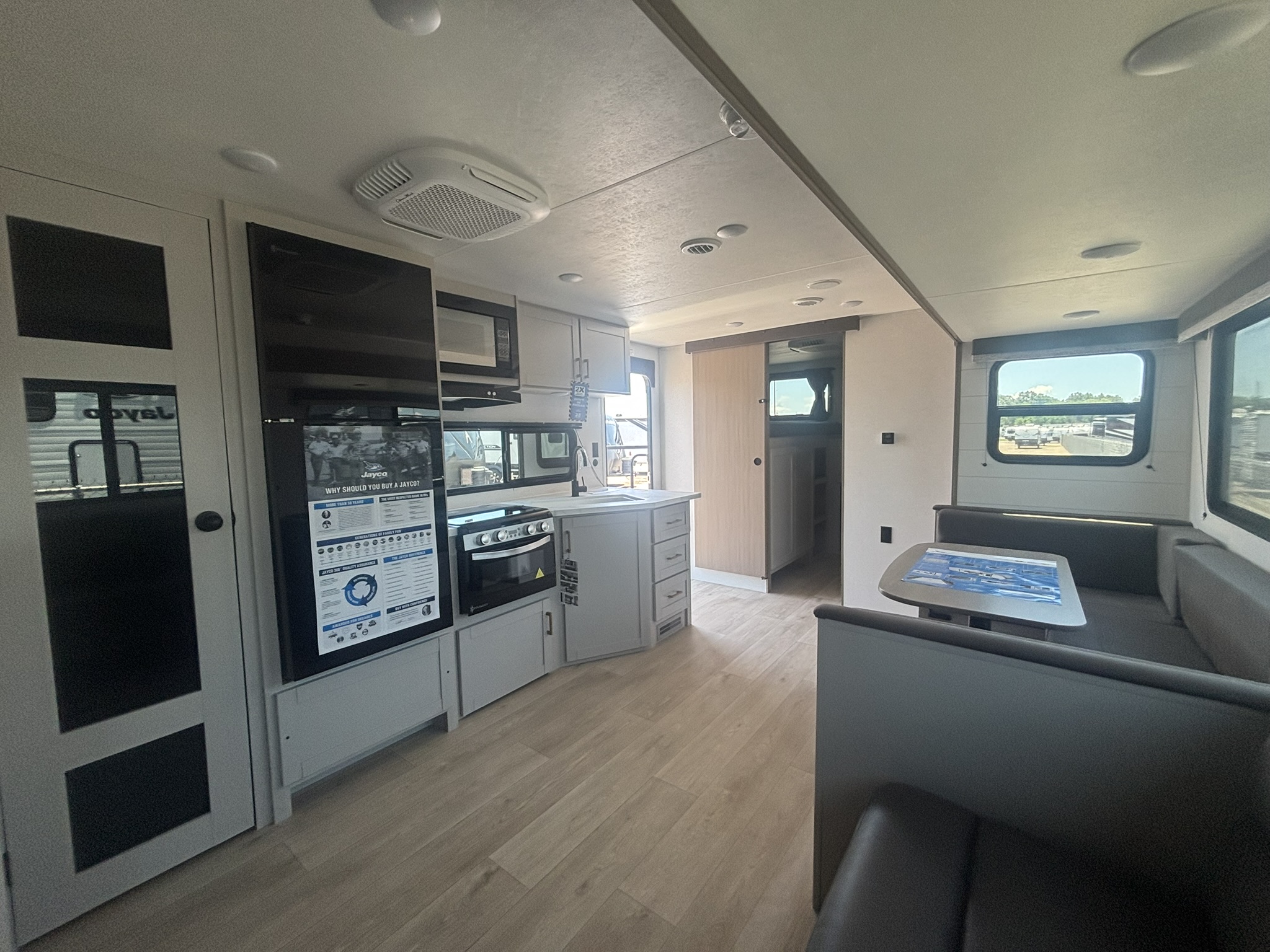2027 JAYCO JAY FLIGHT 295TBS - Image 17