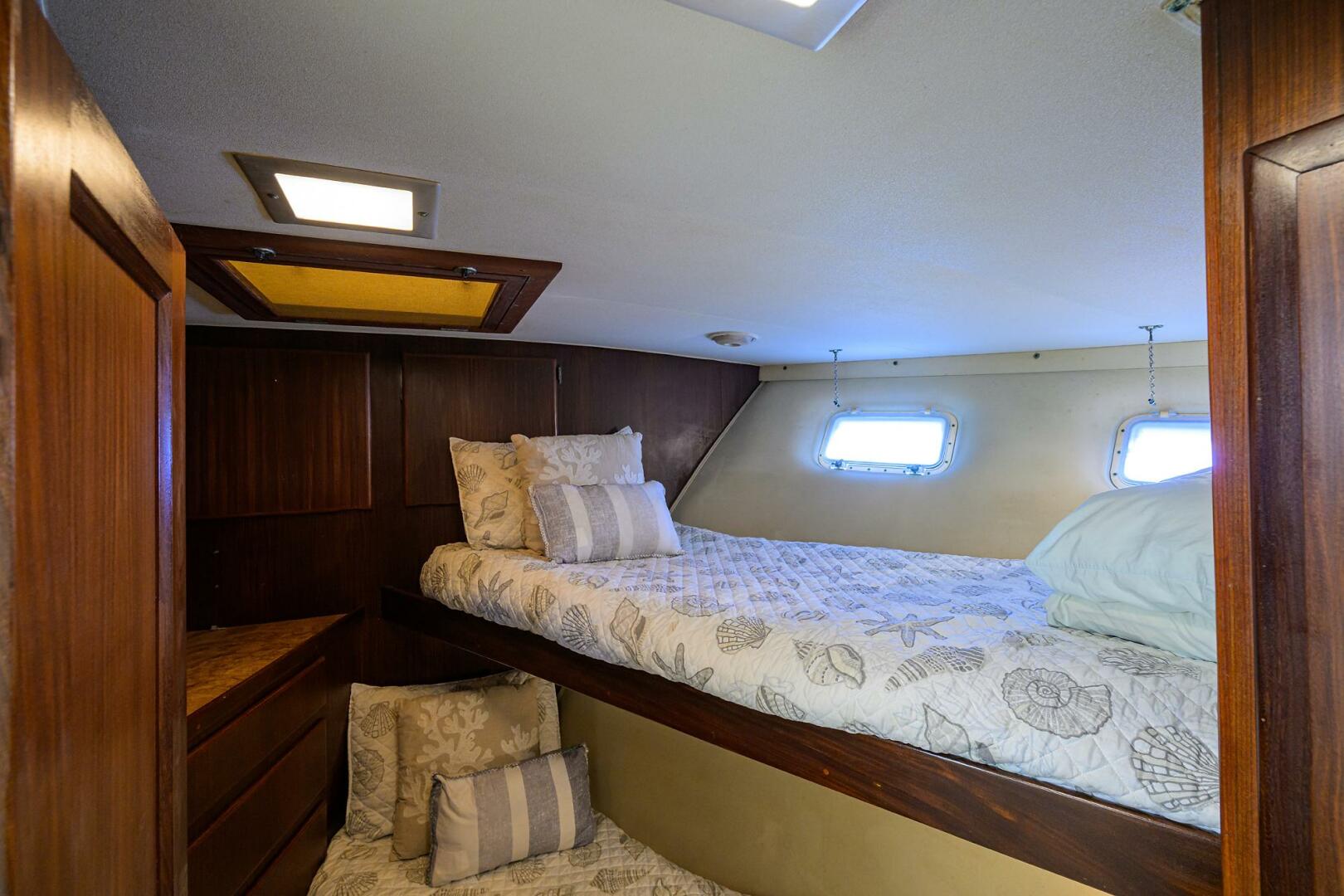 2003 Jupiter 31 Cuddy - Image 95