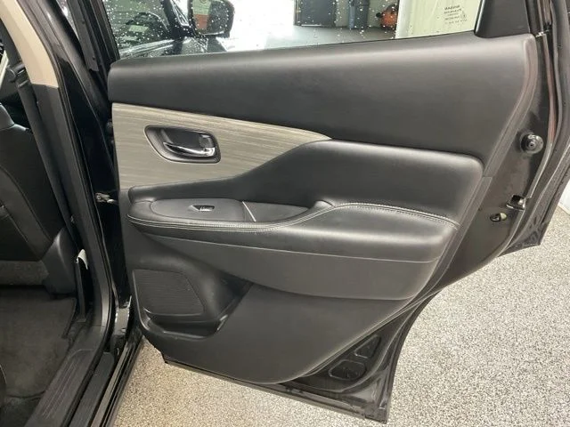 2018 Nissan Murano Utility 4D Platinum AWD V6 - Image 23