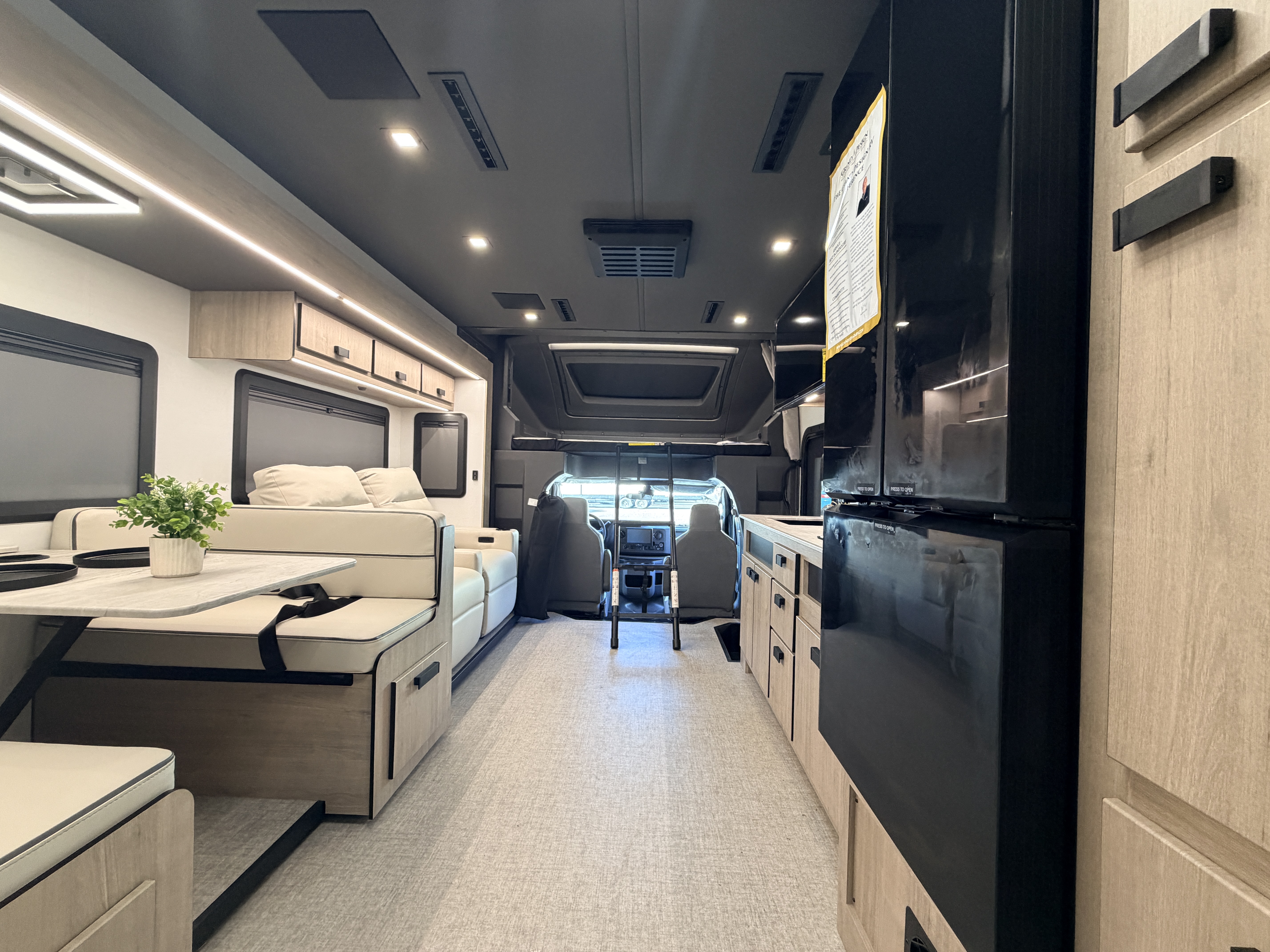 2027 Grand Design LINEAGE SERIES E 30DC - Image 19