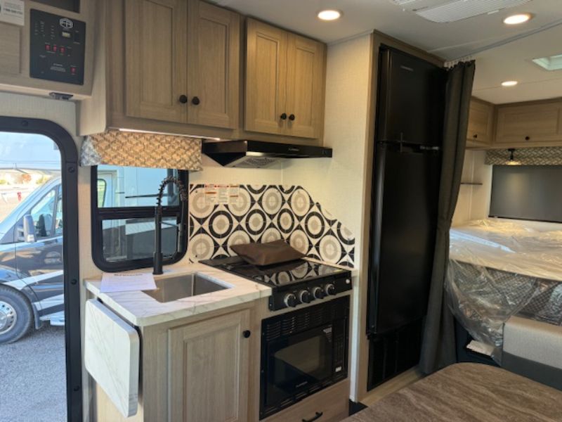 2026 Forest River Sunseeker LE 2350LEF - Image 6