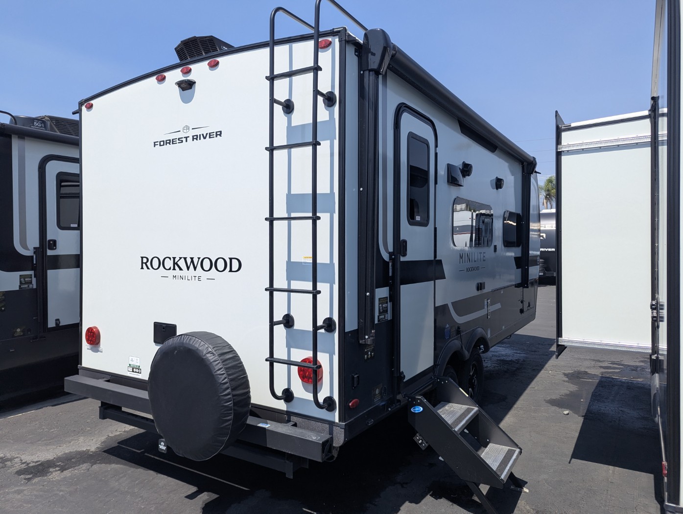 2026 Forest River Rockwood Mini Lite 2109S - Image 5