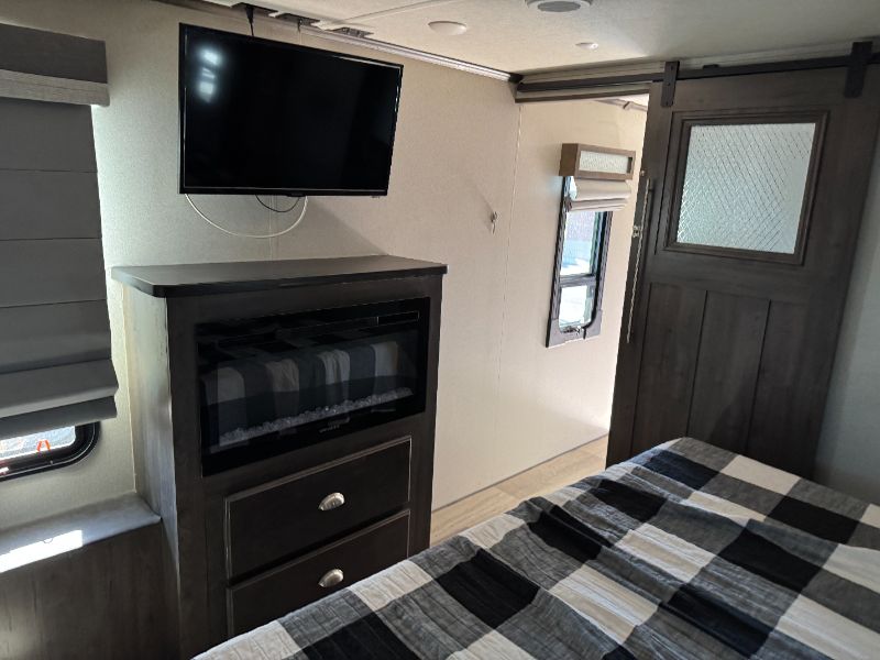 2020 Forest River Cardinal Luxury 345RLX - Image 21