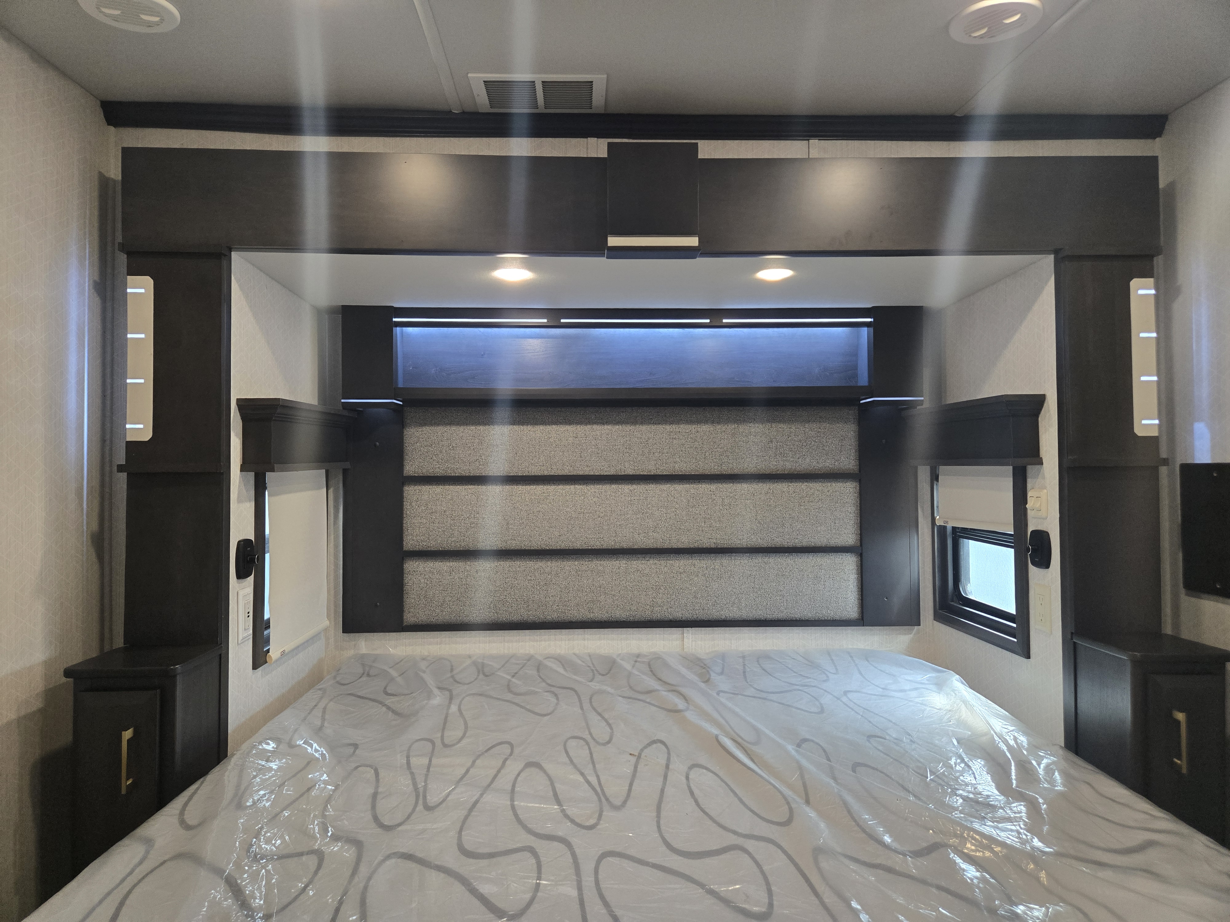 2021 DRV Mobile Suites 41RKDB - Image 21