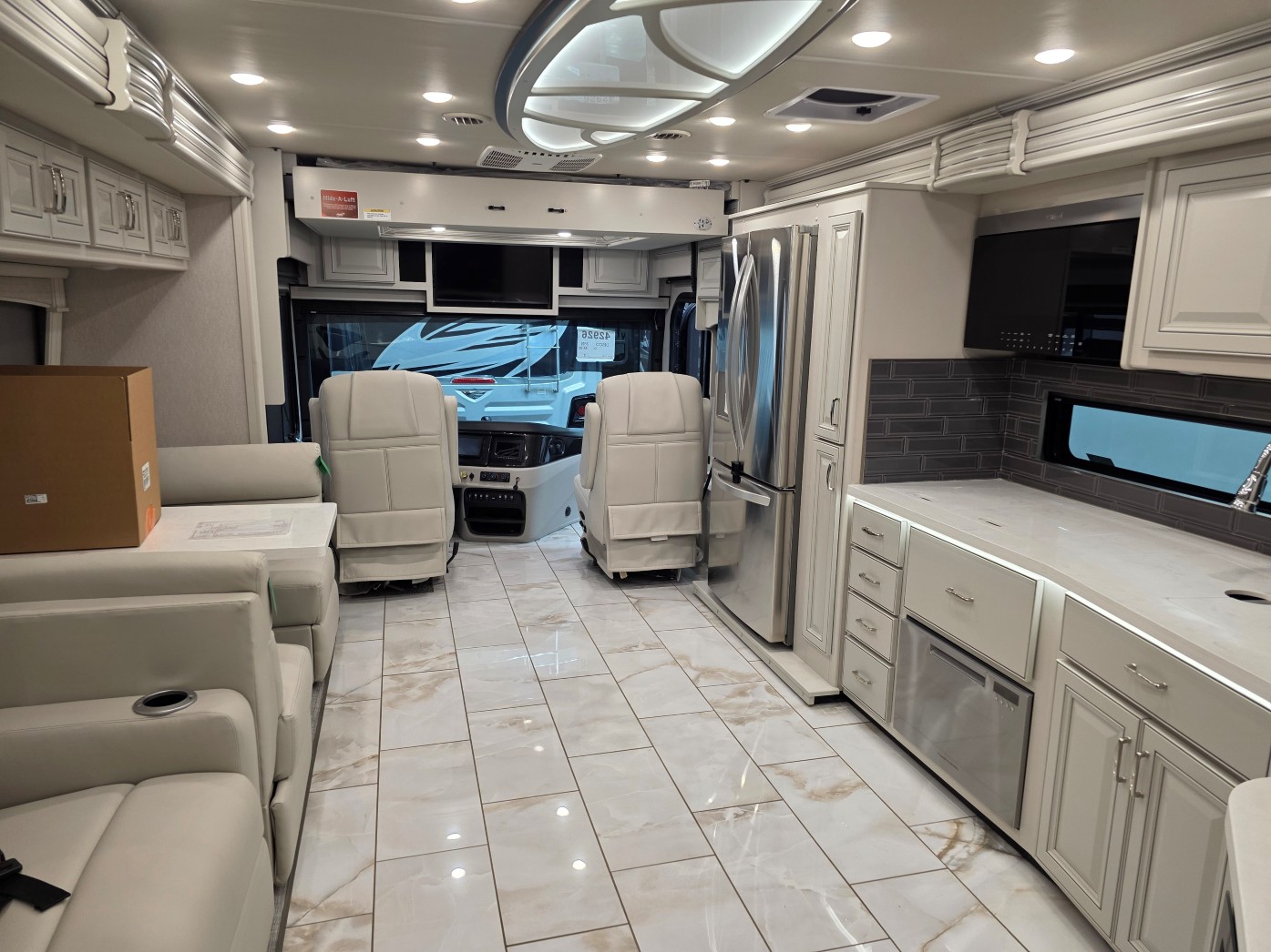 2026 Fleetwood Discovery 38N - Image 35