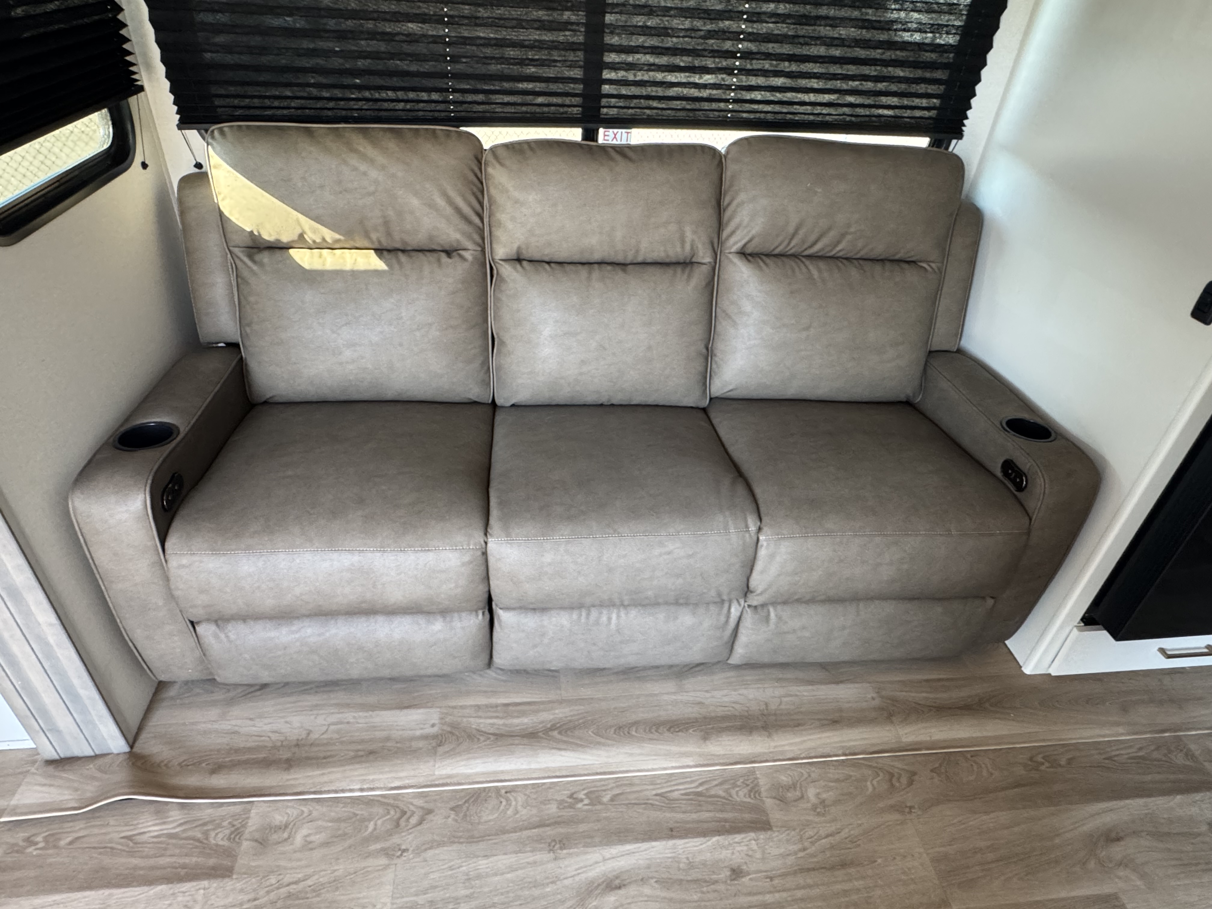 2027 GRAND DESIGN TRANSCEND 265BHT - Image 15