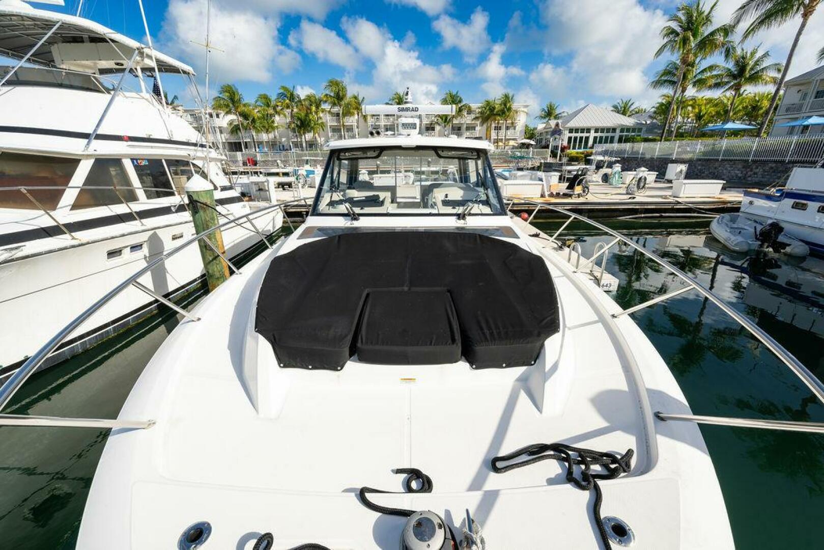 2023 Boston Whaler 405 Conquest - Image 20