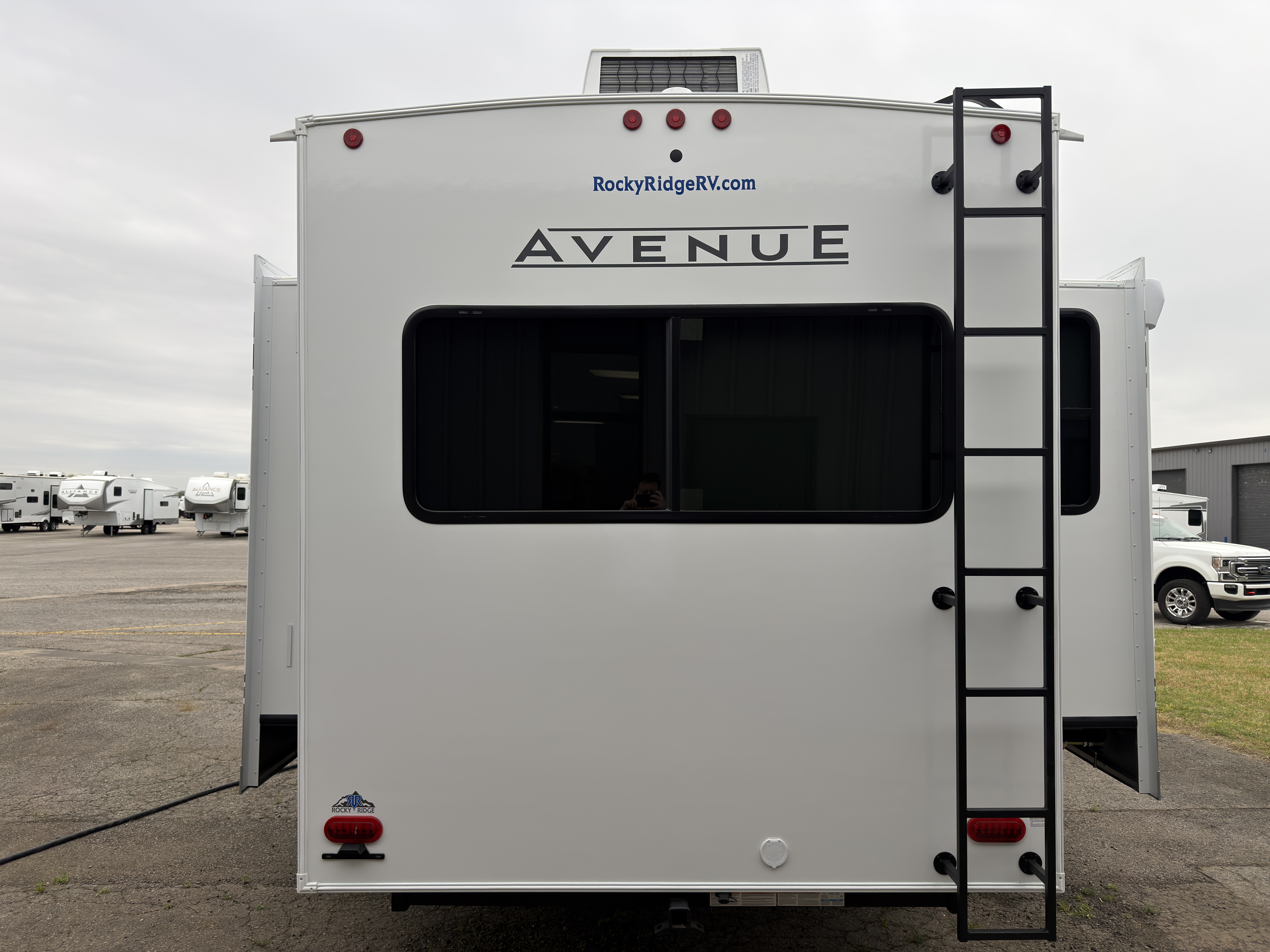 2026 Alliance RV Avenue 32RLS - Image 6