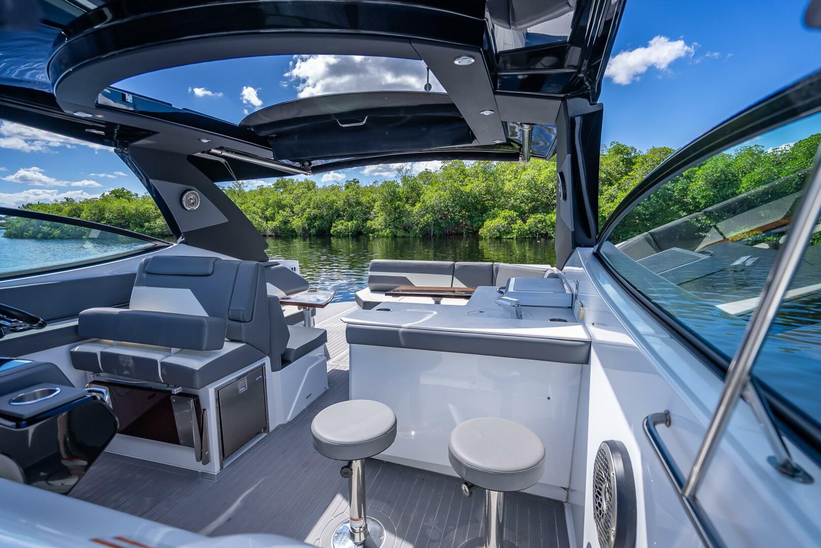2022 Cruisers Yachts GLS OB - Image 27