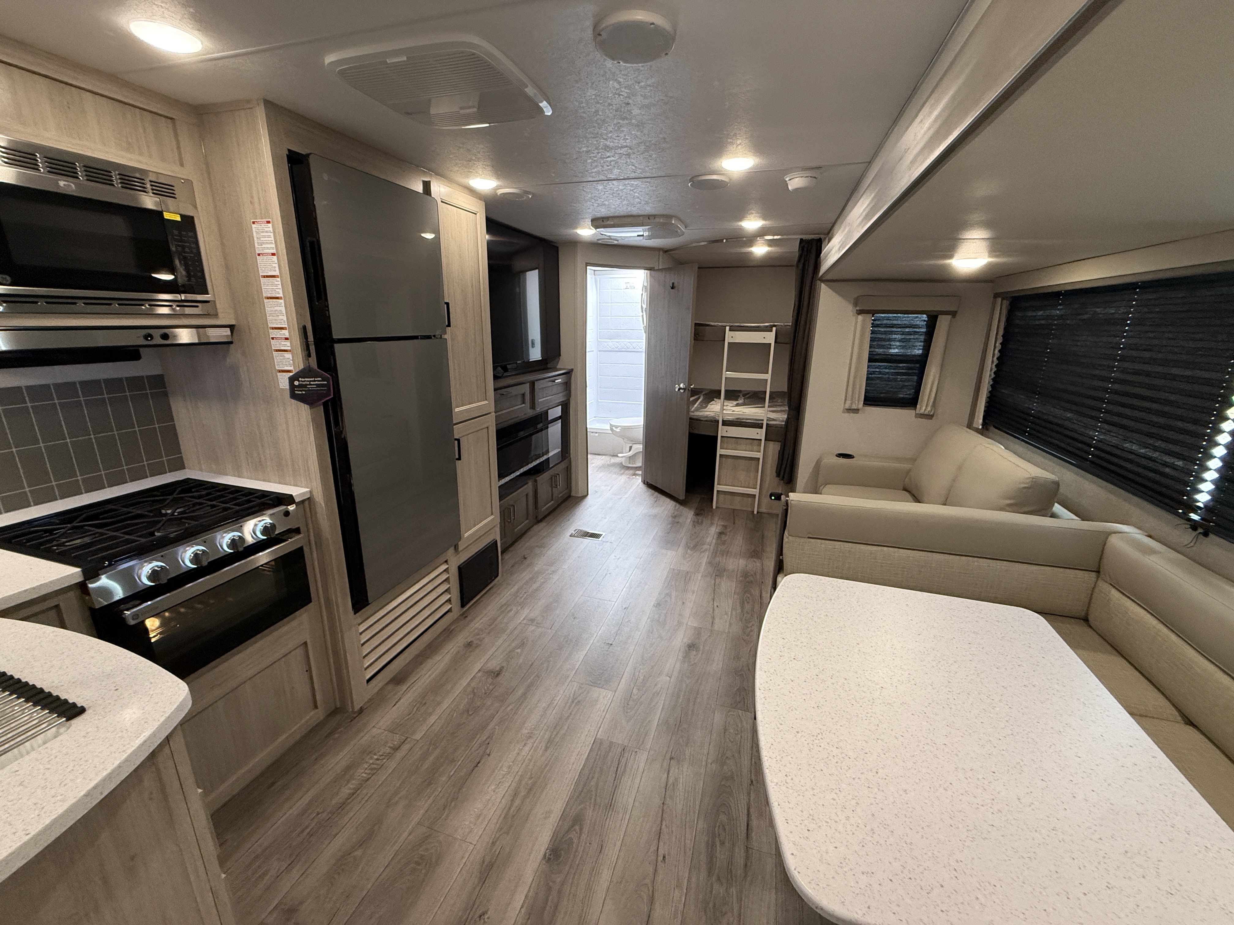 2026 Coachmen CATALINA LEGACY EDITION 273DBHCKLE - Image 12