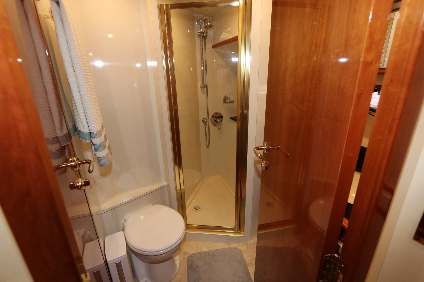 2005 Neptunus 56 Express - Image 44