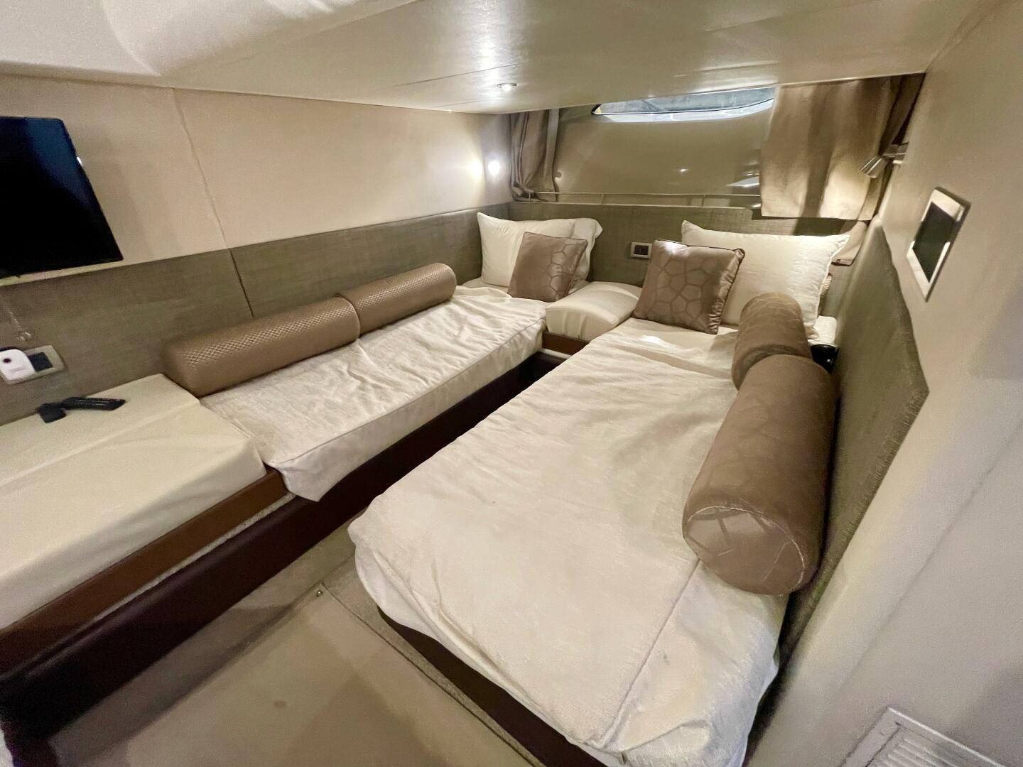 2017 Sea Ray 400 Sundancer - Image 54