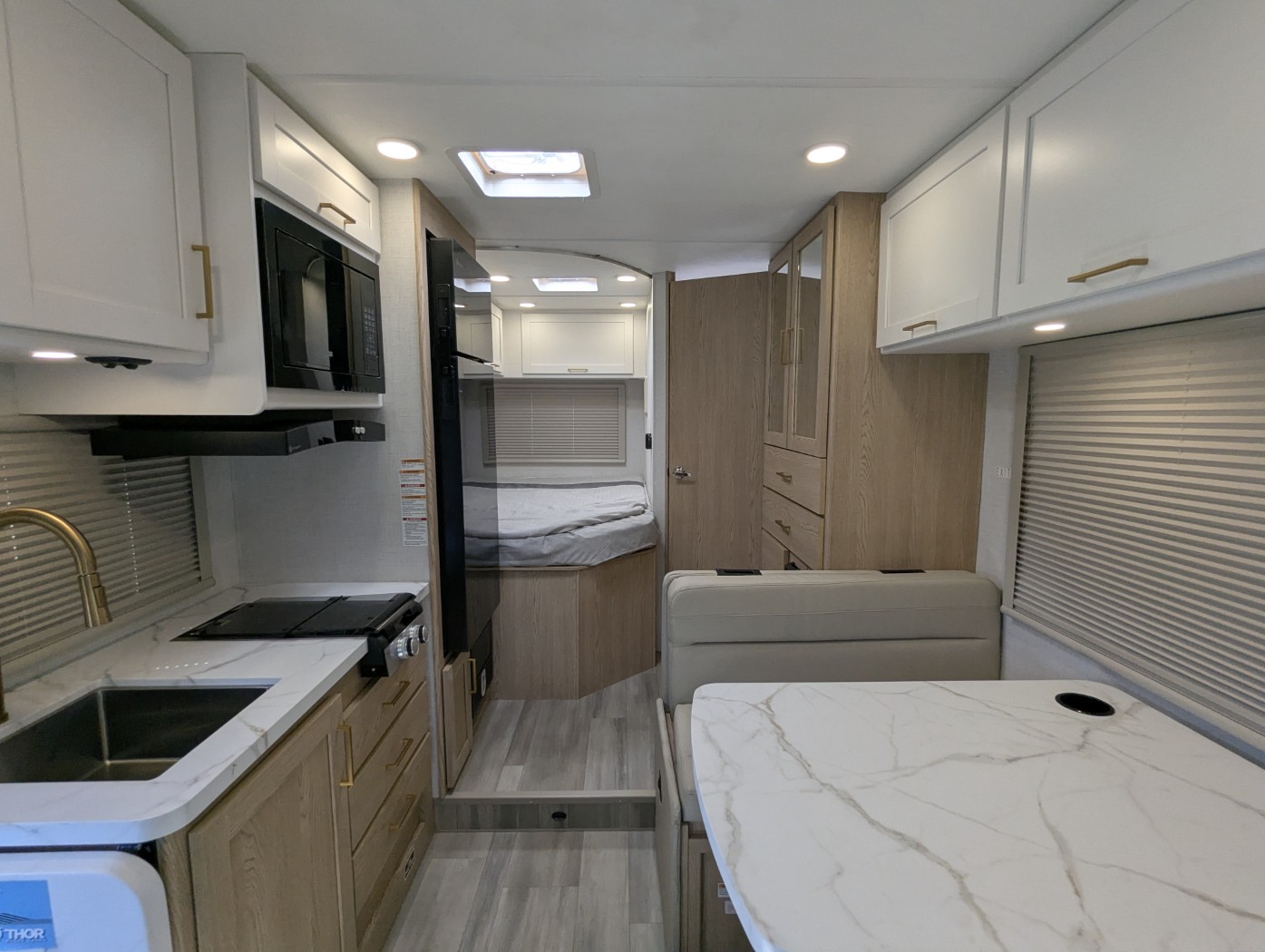 2027 Thor Motor Coach Four Winds 21Z - Image 17