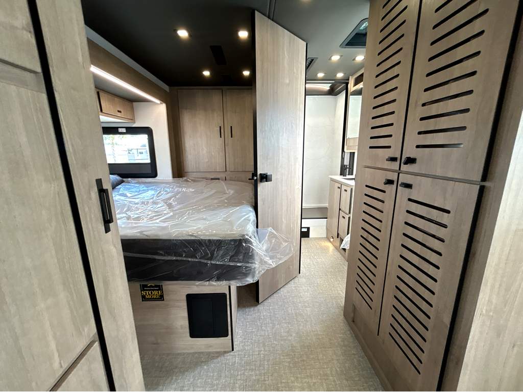 2026 GRAND DESIGN LINEAGE SERIES F 31ZW - Image 30