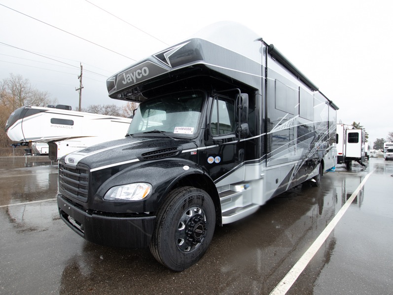 2025 Jayco Seneca 37M - Image 5