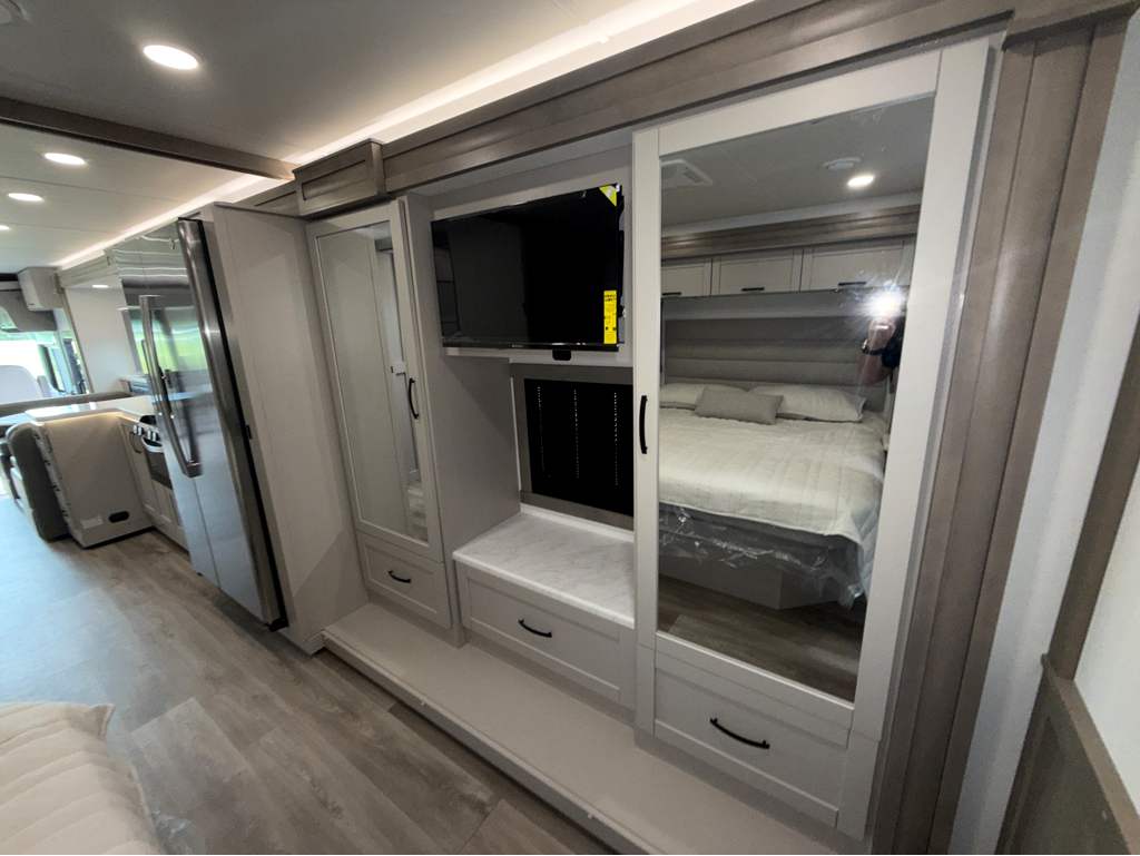 2027 JAYCO PRECEPT 36C - Image 33