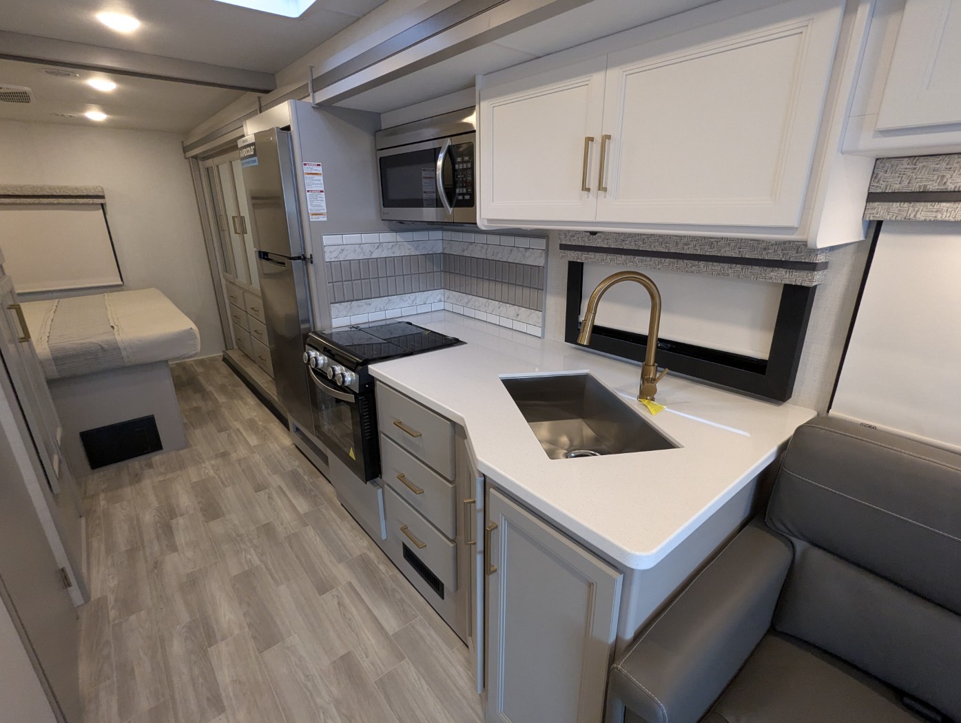 2026 Thor Motor Coach Windsport 29L - Image 22