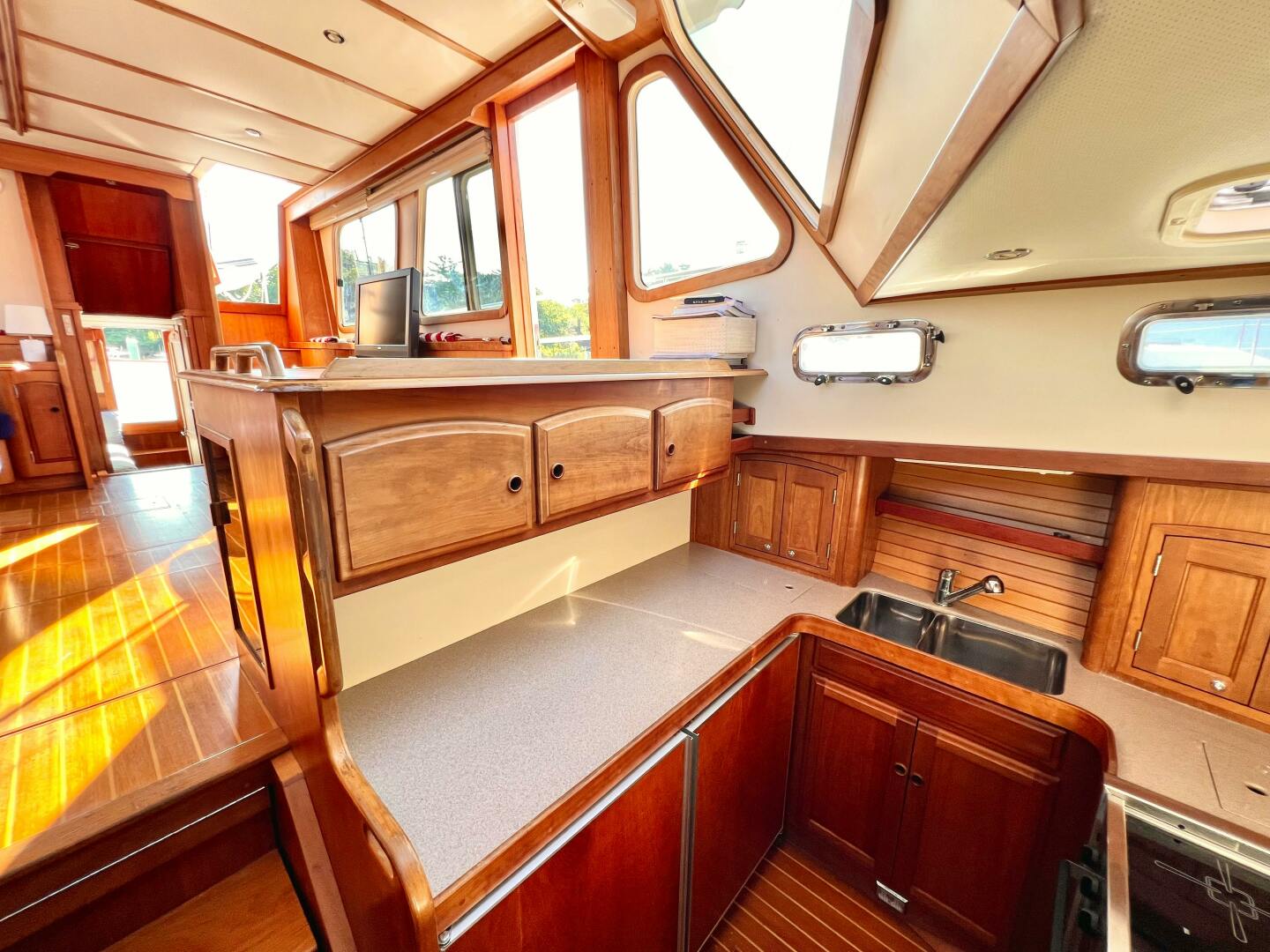 2001 Sabre Sabreline 47 Base - Image 17