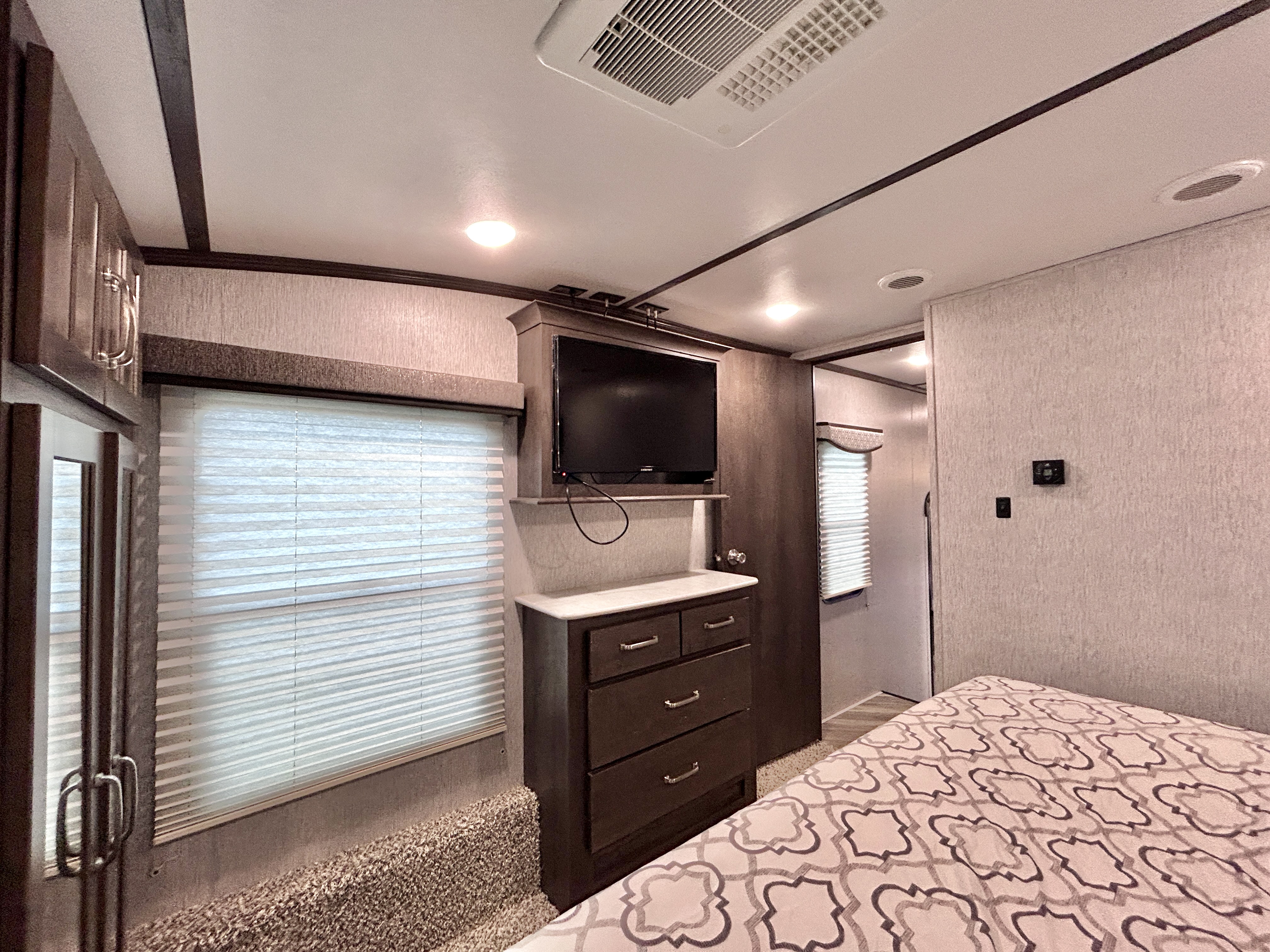 2020 Dutchmen Astoria 3173RLP - Image 19